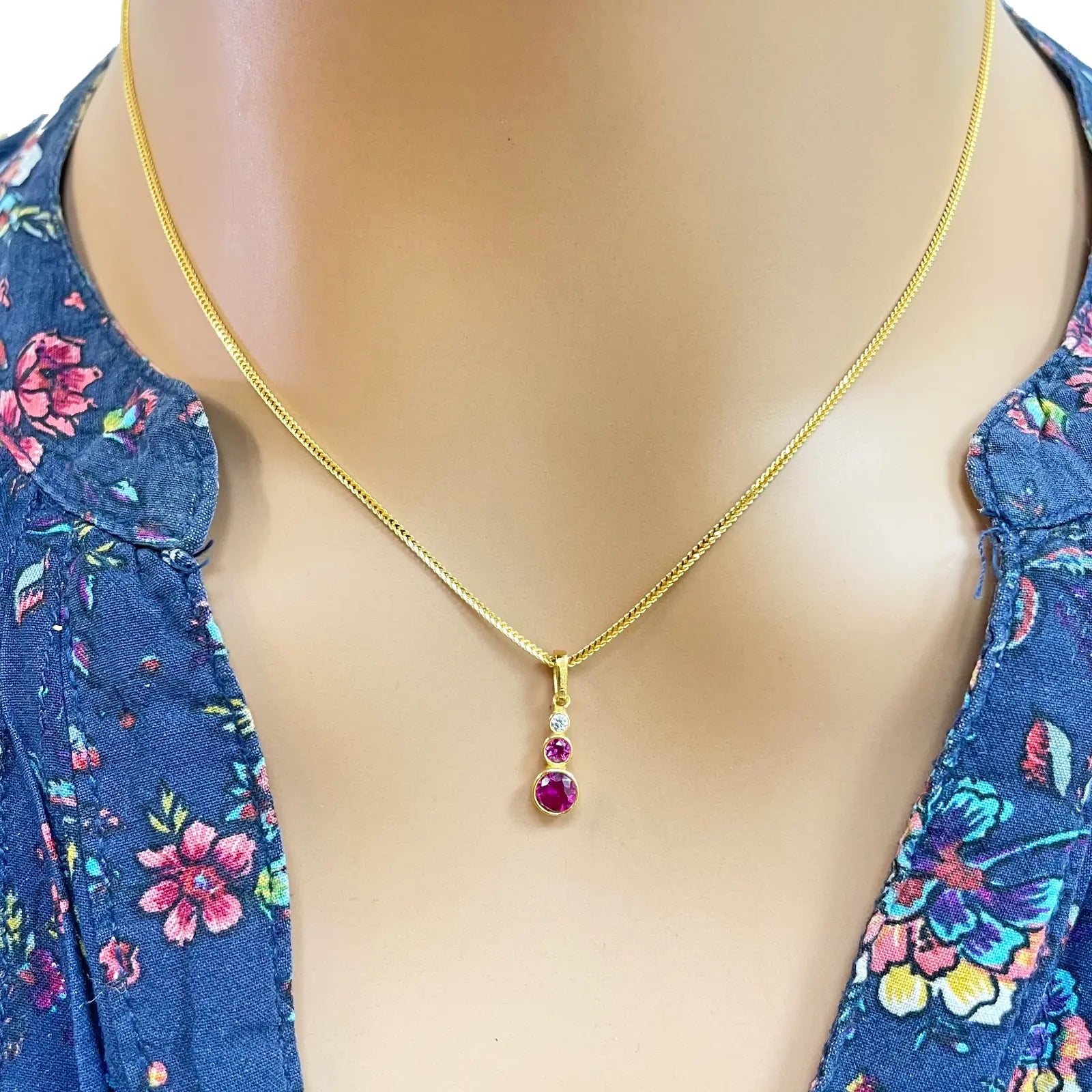 22ct Yellow Gold Drop Red Bubble Pendant & Chain With Matching Drop Earrings 