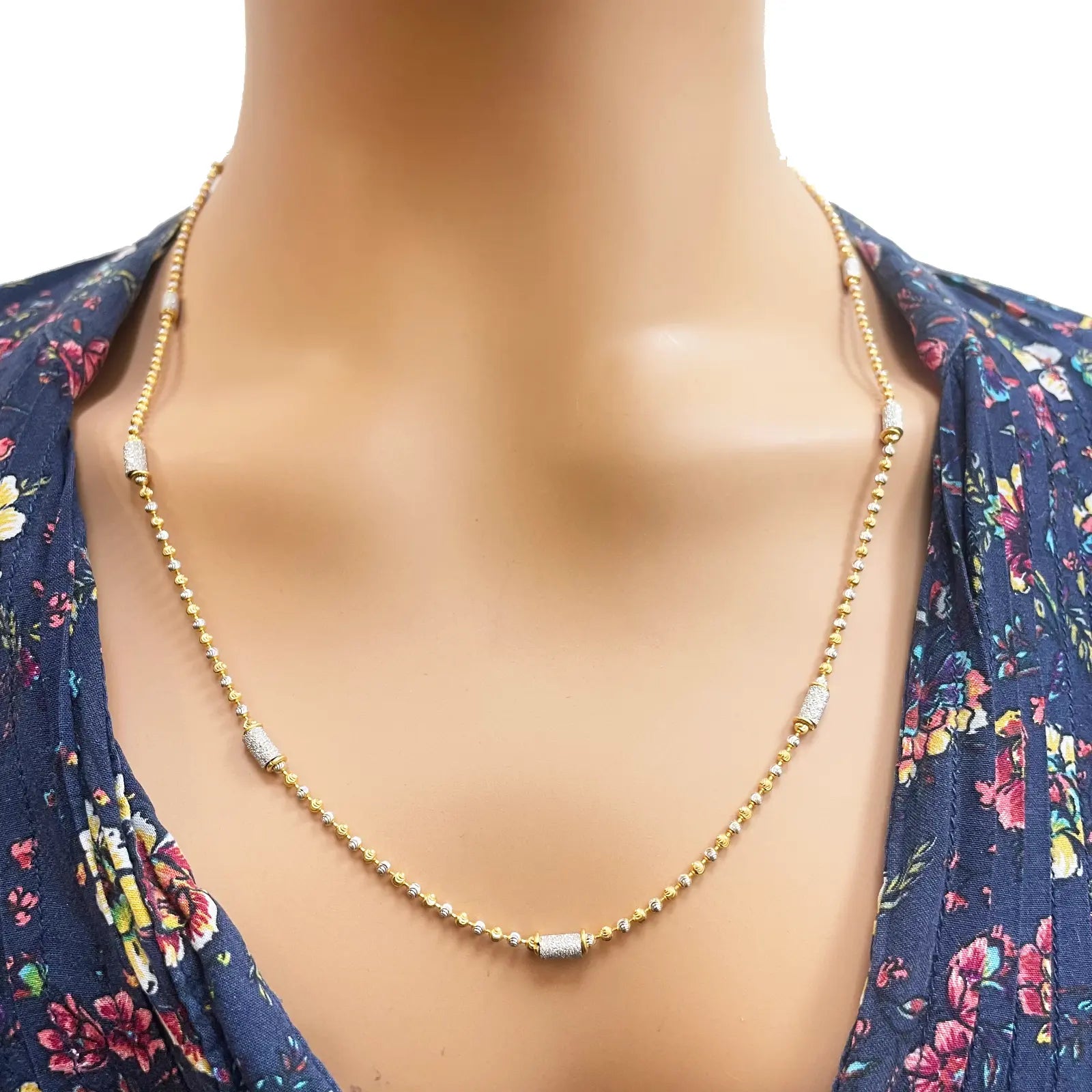 22ct Yellow Gold Fancy Diamond Cut & Sparkly  Beaded Chain Necklace 22Inches 