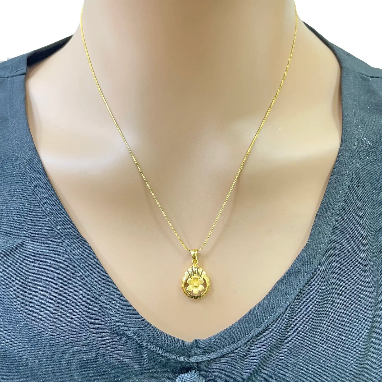22ct Yellow Gold Floral Open Circle Scallop Pendant & Earring Set  Jewelry Set