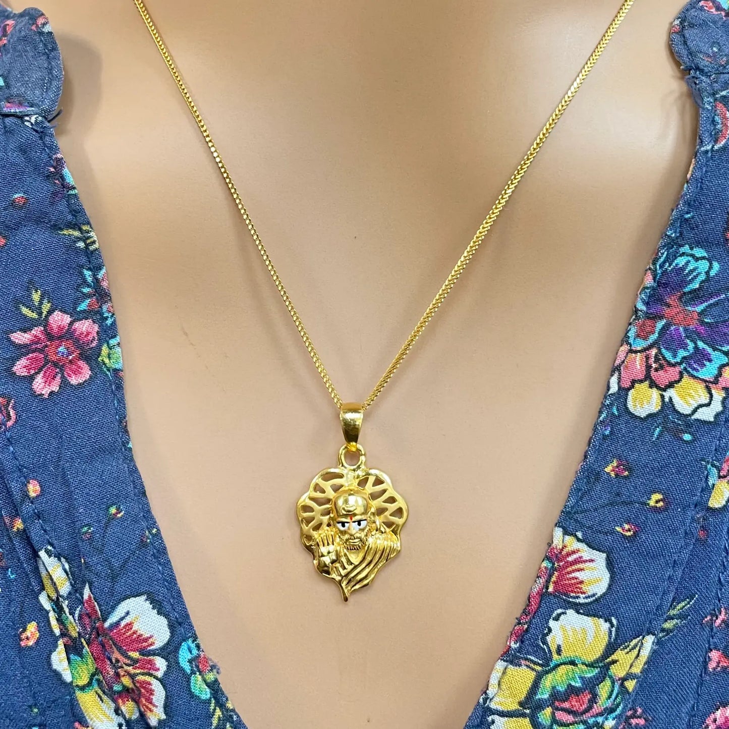 22ct Yellow Gold High Polished Sai Baba Pendant 22mm Length 