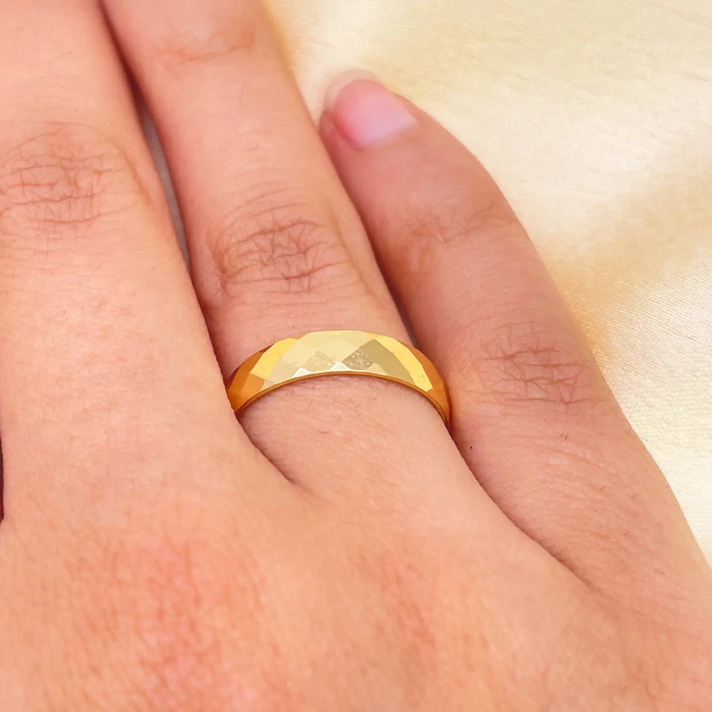 22ct Yellow Gold High Polished Women's Facetted Kite Wedding Band 4mm 