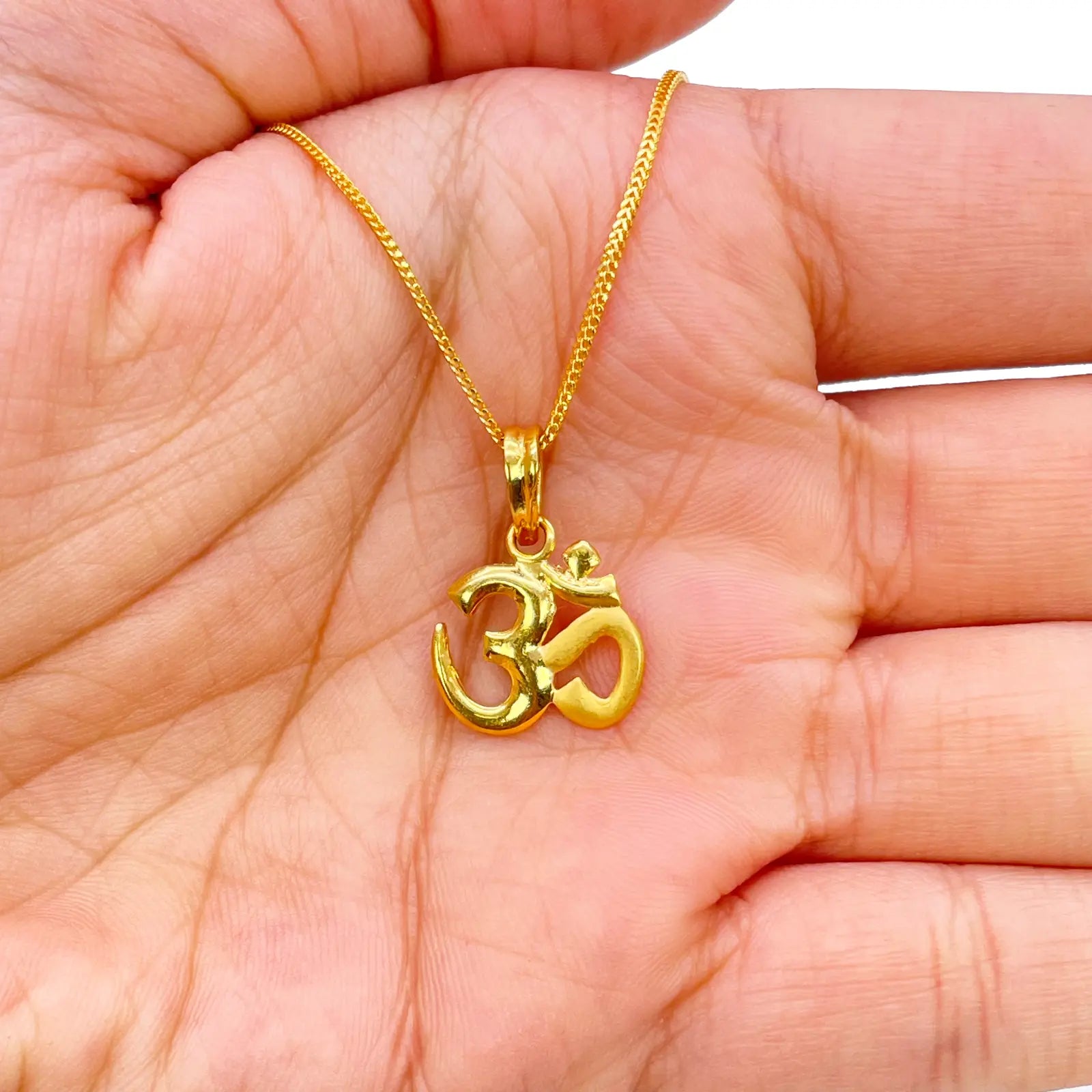 22ct Yellow Gold High Polished & Matt Finish Om Pendant 1.4gm (14x13mm) 