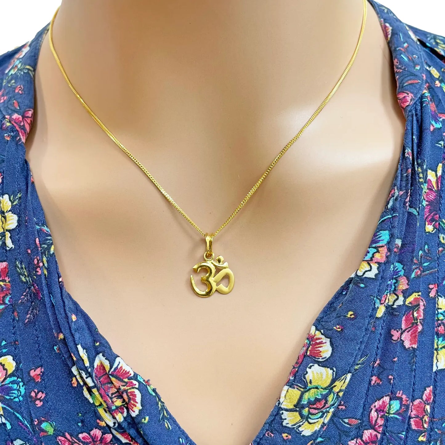 22ct Yellow Gold High Polished & Matt Finish Om Pendant 1.4gm (14x13mm) 