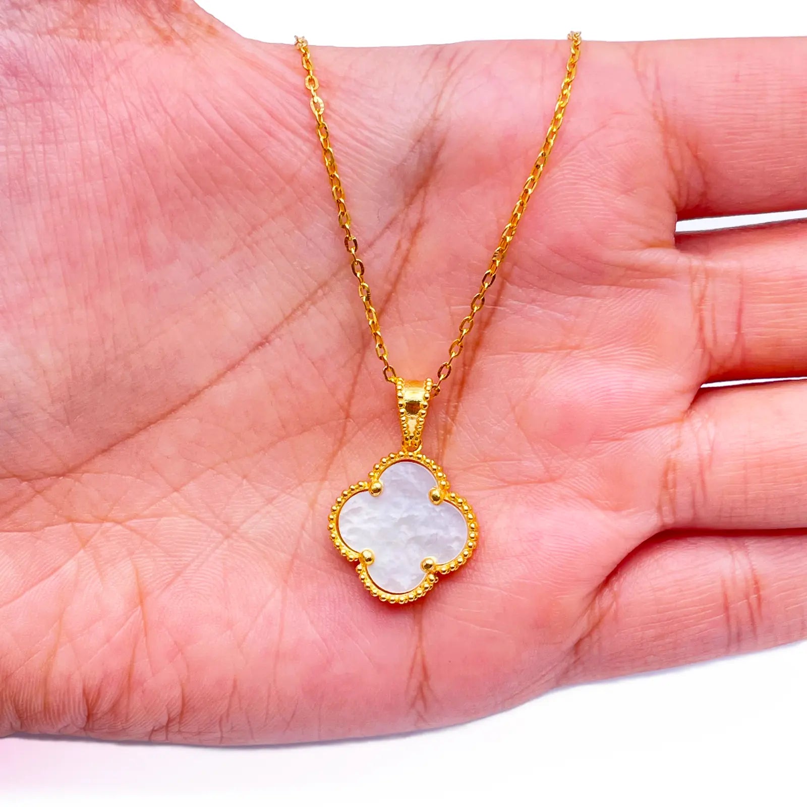 22ct Yellow Gold Leaf Pendant & Chain Necklace 16 Inches 