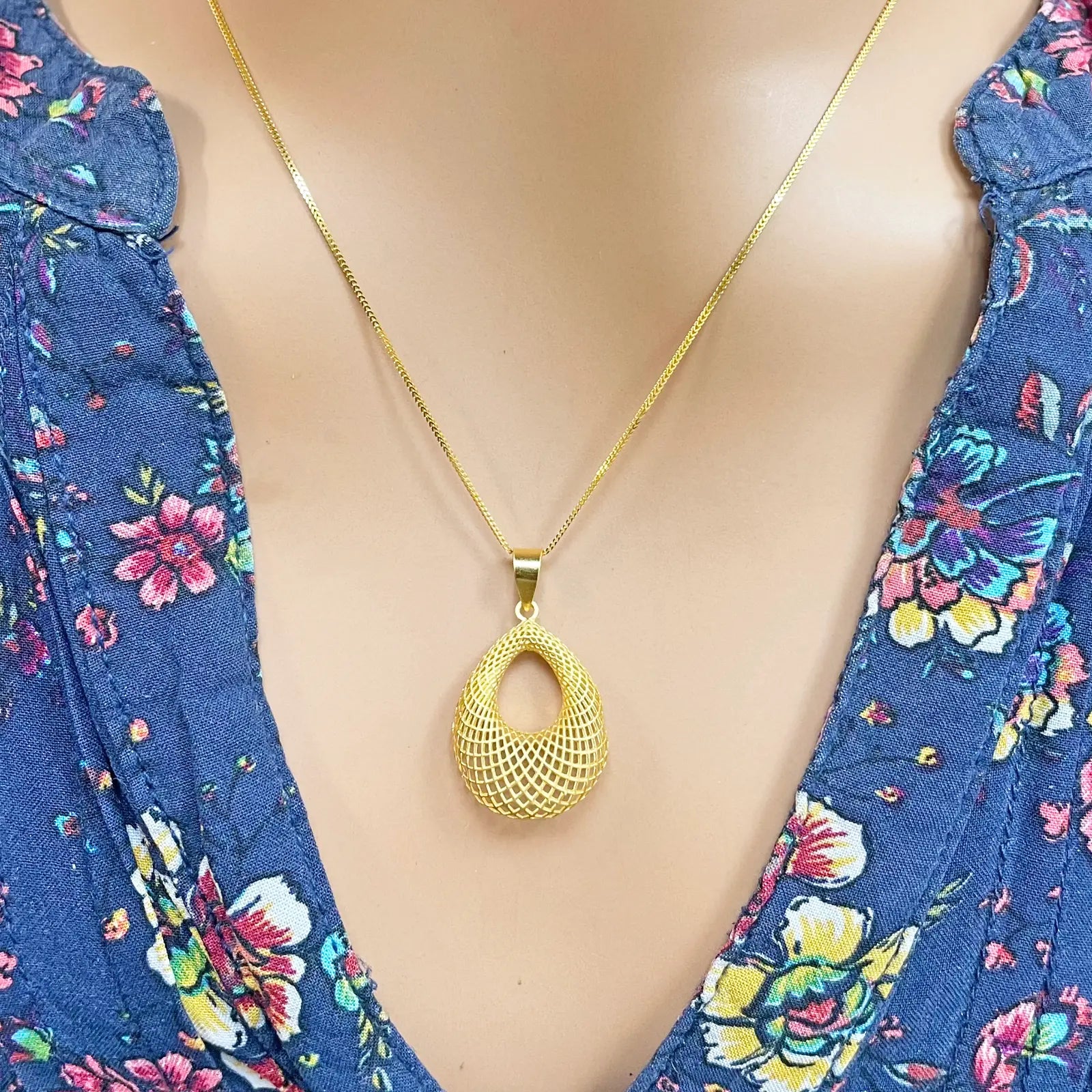 22ct Yellow Gold Mesh Matt Big Oval Pendant 25mm Length 