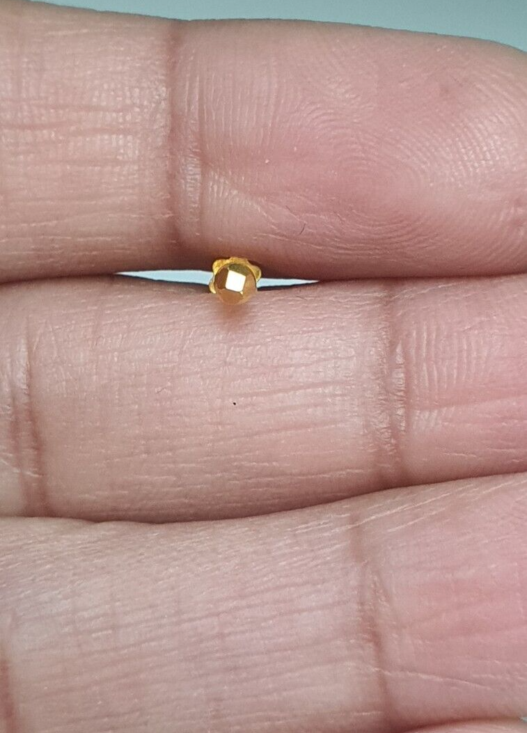 22ct Yellow Gold Plain Gold Diamond Cut Design Single Nose Stud 3mm 