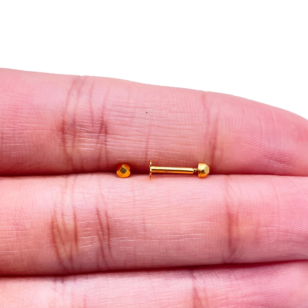22ct Yellow Gold Plain Gold Diamond Cut design Nose Stud 2.8 MM 