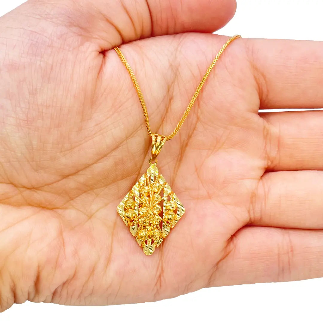 22ct Yellow Gold Sparkly Diamond Cut Mesh Beaded Kite Pendant 33mm Length 