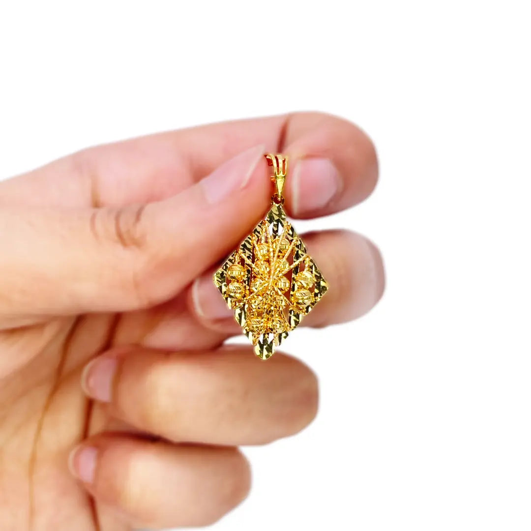 22ct Yellow Gold Sparkly Diamond Cut Mesh Beaded Kite Pendant 33mm Length 