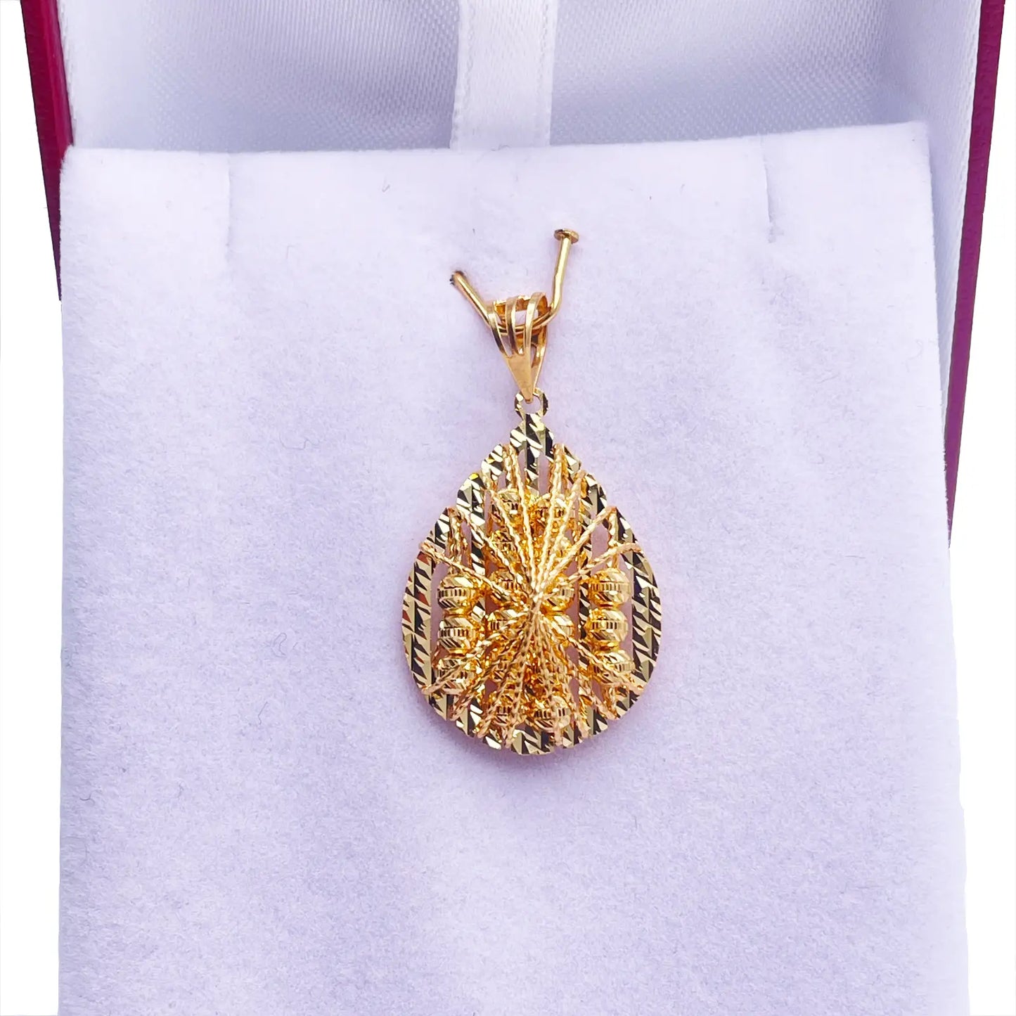 22ct Yellow Gold Sparkly Diamond Cut Mesh Beaded Pear Pendant 