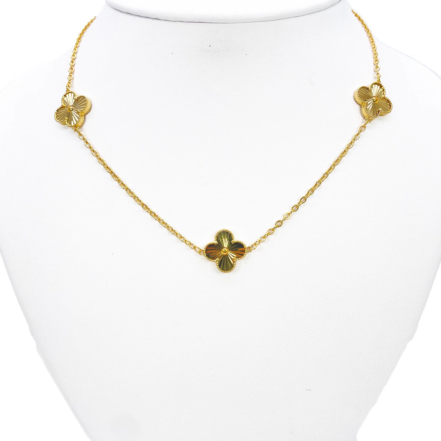 22ct Yellow Gold Three Flower Necklace 18 Inches Width 13.5mm  Diamond Bracelets