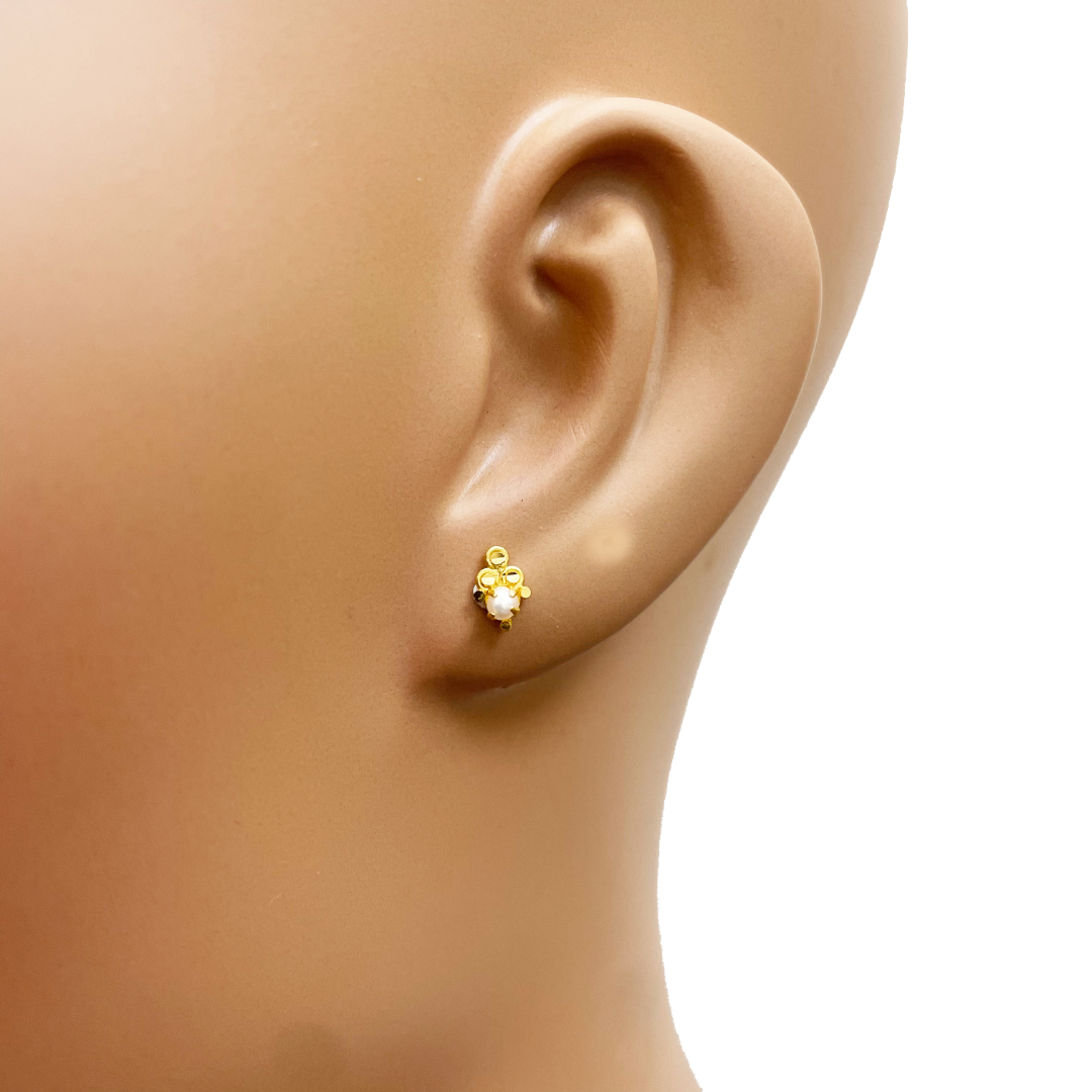 22ct Yellow Gold Pearl Children's Stud earrings Child Friendly