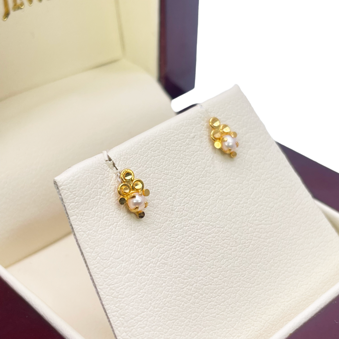 22ct Yellow Gold Pearl Children's Stud earrings Child Friendly