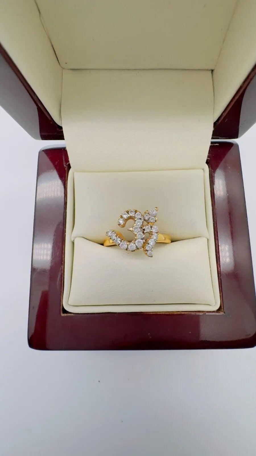 22ct Yellow Gold & Cubic Zirconia OM Ring, 3.0gm 