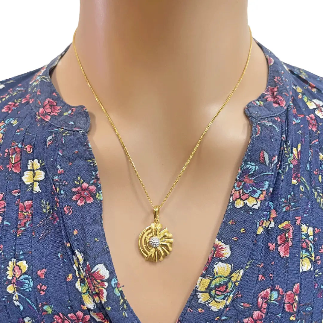 22ct Yellow Gold Diamond Cut Design Two Tone Earrings, Pendant & Chain Necklace 