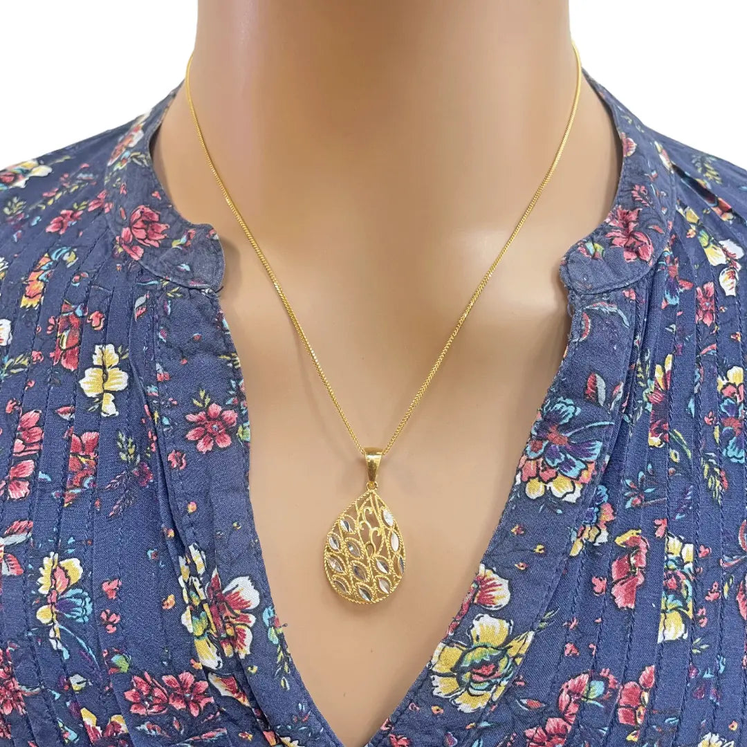 22ct Yellow Gold Diamond Cut Design 2 Tone Earrings, Pendant & Chain Necklace 