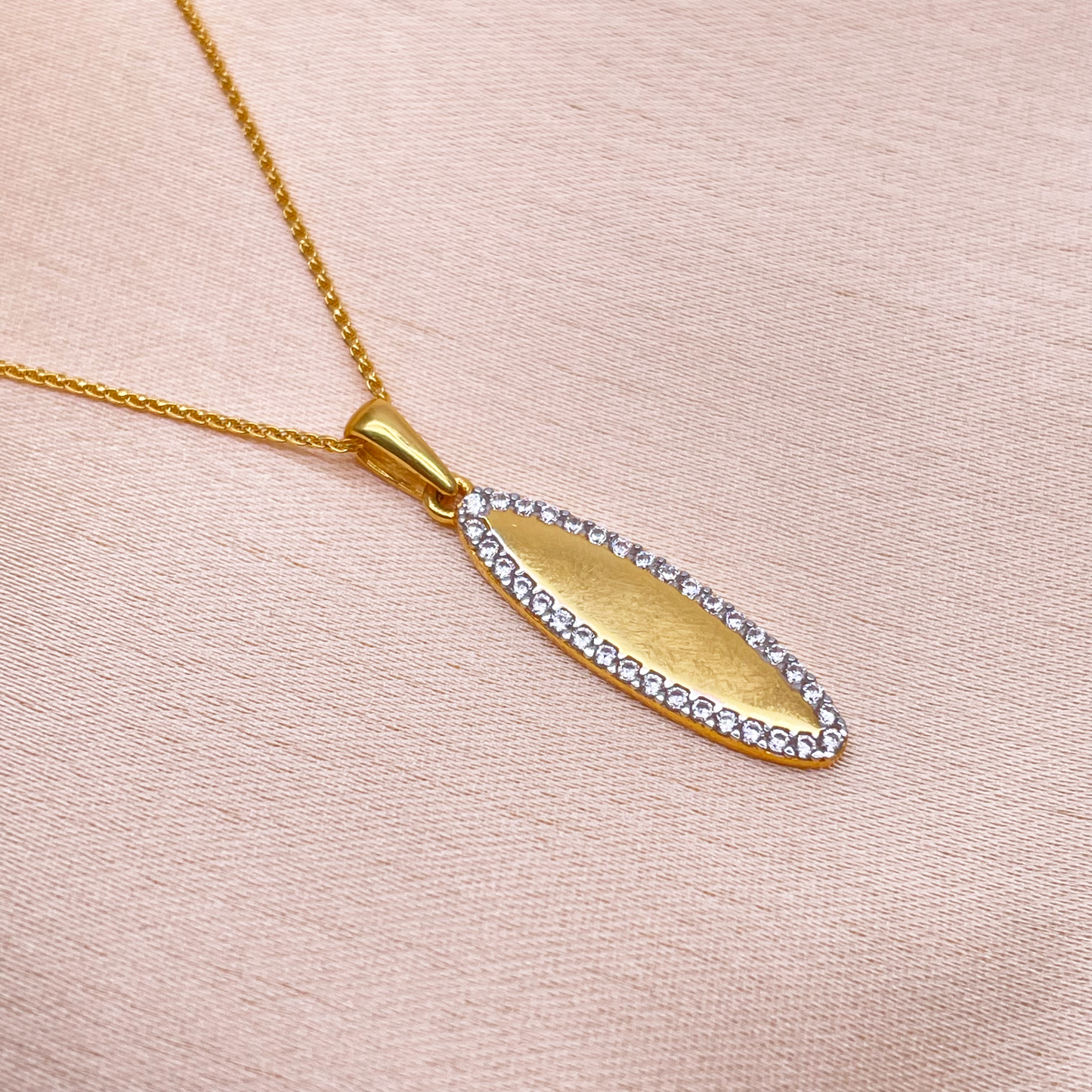 22ct Yellow Gold Cubic Zirconia Leaf Shape Pendant & Chain 16''inches