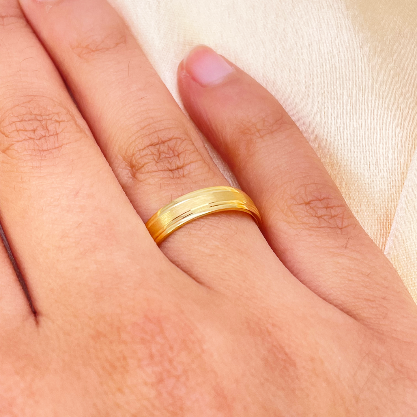 22ct Yellow Gold High Polished Edge & Matte Middle Women's Wedding Band 4mm  Diamond Bracelets