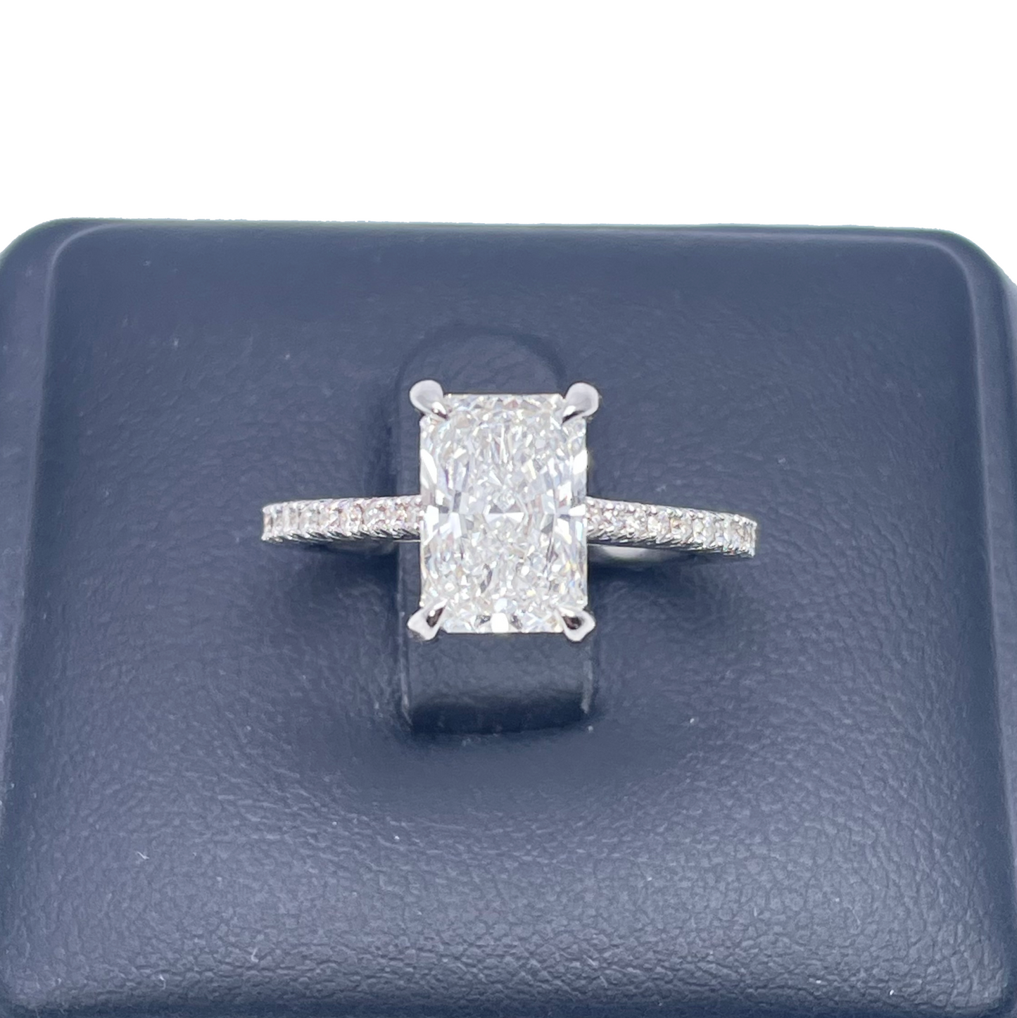 18ct White Gold 4-Claw Lab Grown Radiant Diamond Engagement Ring 2.28ct GIA