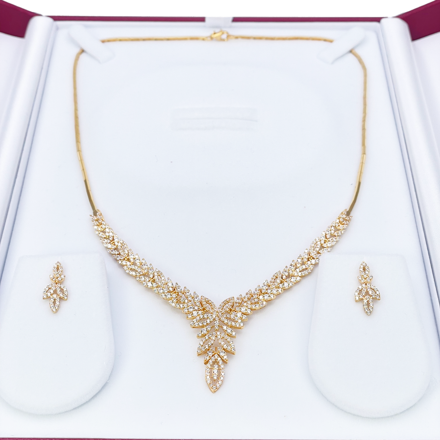 22ct Yellow Gold Sparkly Floral Leaf Necklace And Matching Stud Earrings Set