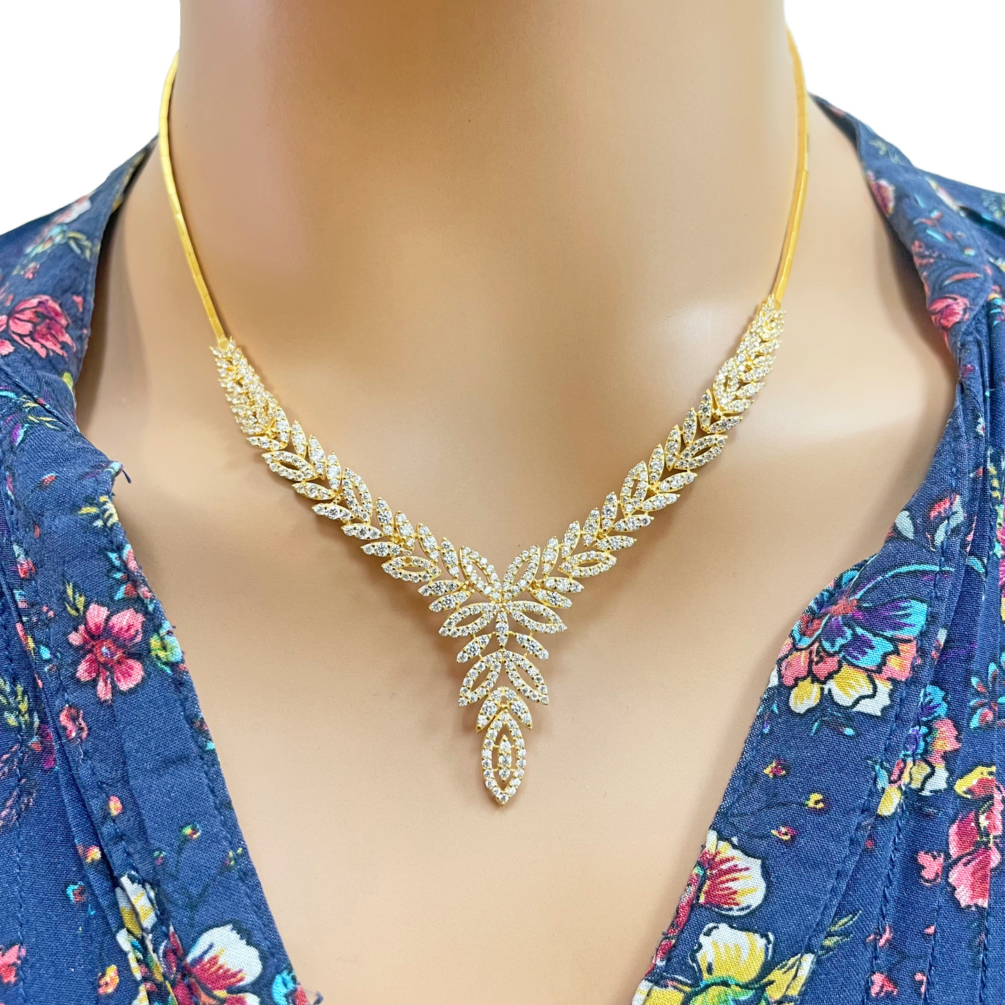 22ct Yellow Gold Sparkly Floral Leaf Necklace And Matching Stud Earrings Set