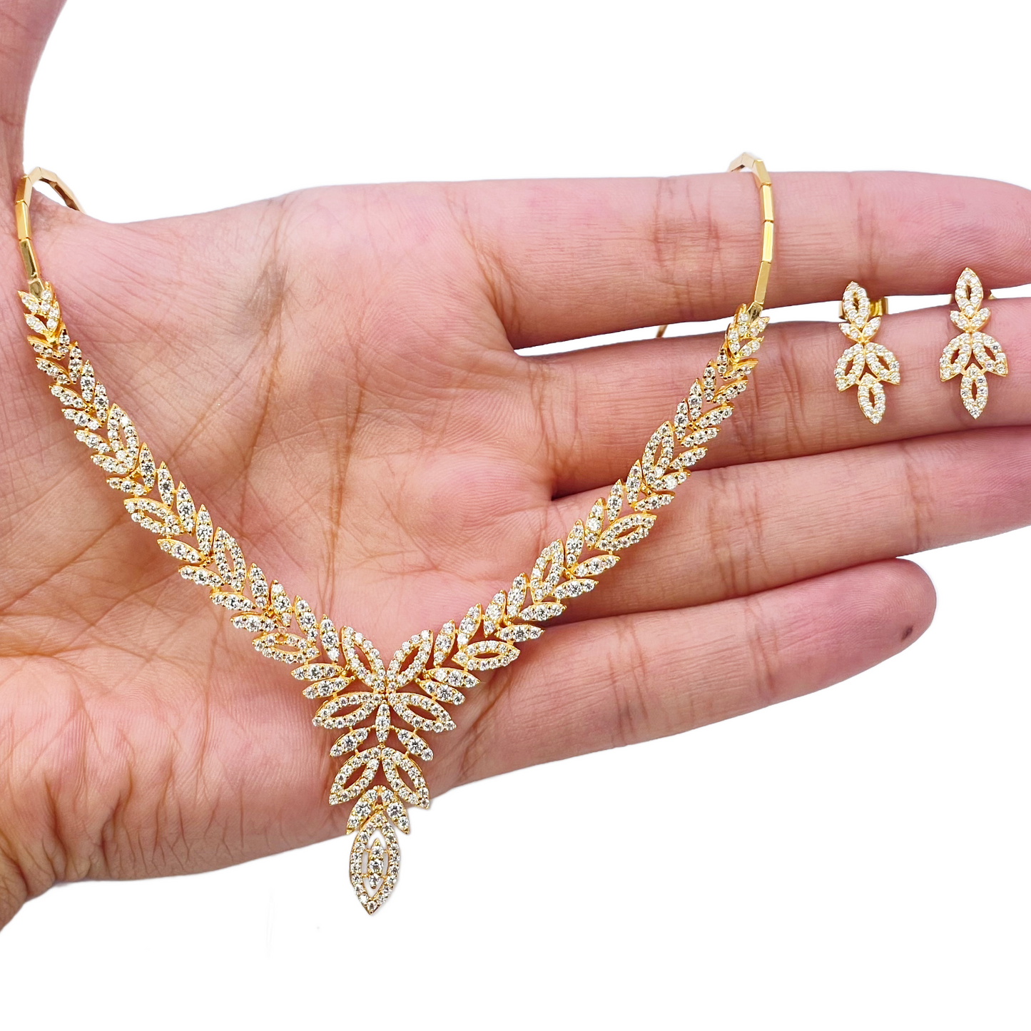 22ct Yellow Gold Sparkly Floral Leaf Necklace And Matching Stud Earrings Set