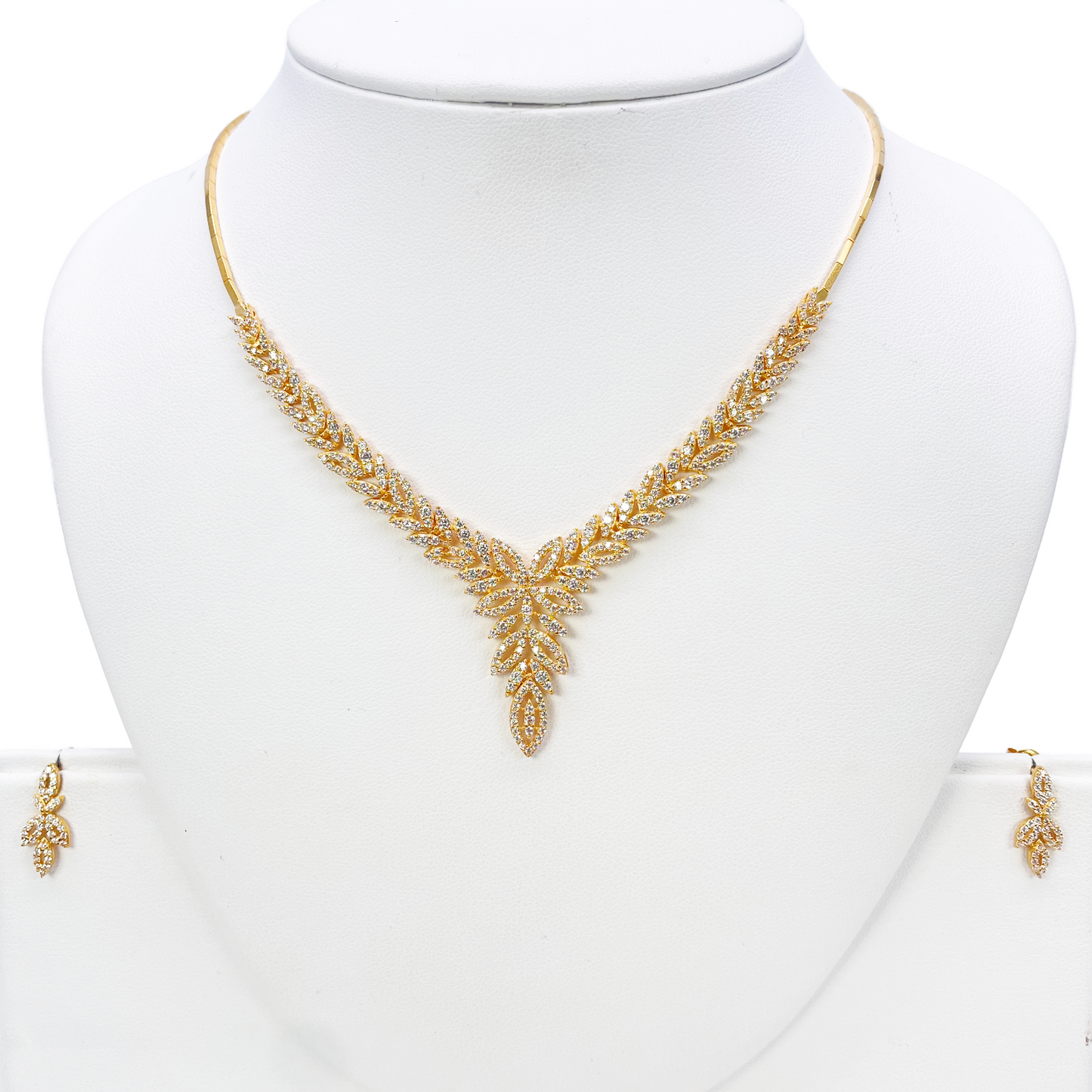 22ct Yellow Gold Sparkly Floral Leaf Necklace And Matching Stud Earrings Set