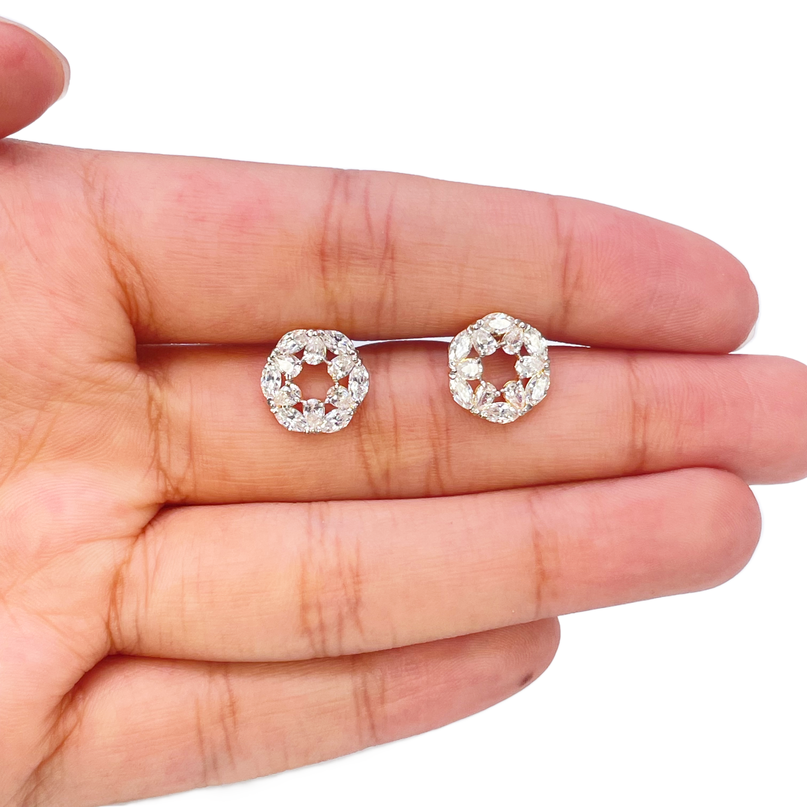 22ct Yellow Gold Ladies Sparkly Cubic Zirconia 17.5 Inch Necklace & Stud Earrings Set 