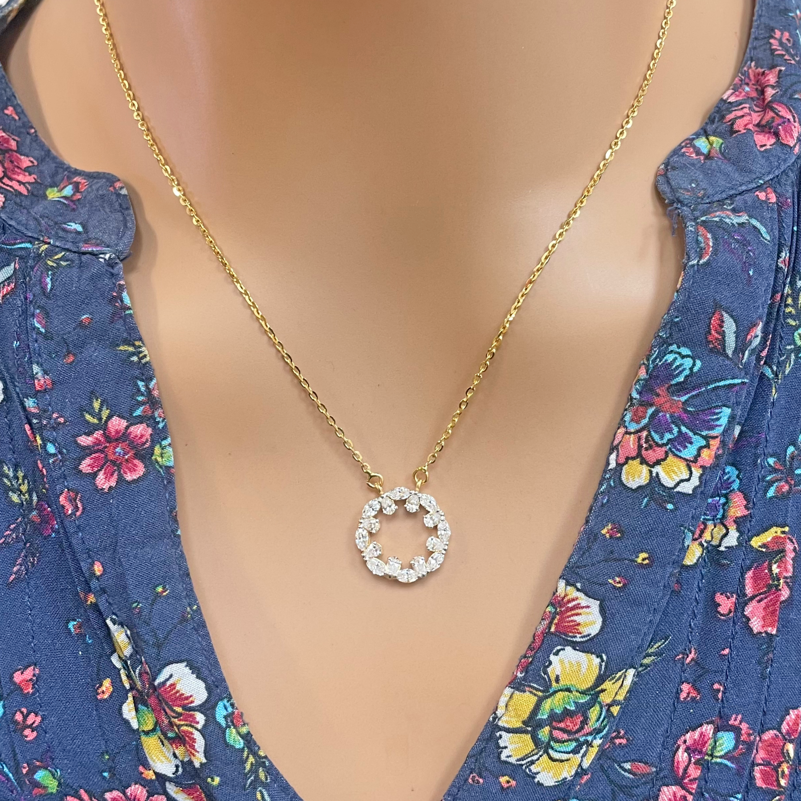 22ct Yellow Gold Ladies Sparkly Cubic Zirconia 17.5 Inch Necklace & Stud Earrings Set 