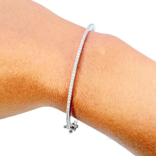 18ct White Gold Natural Round Pave Diamond High-Polished Oval Bangle 0.50ct
