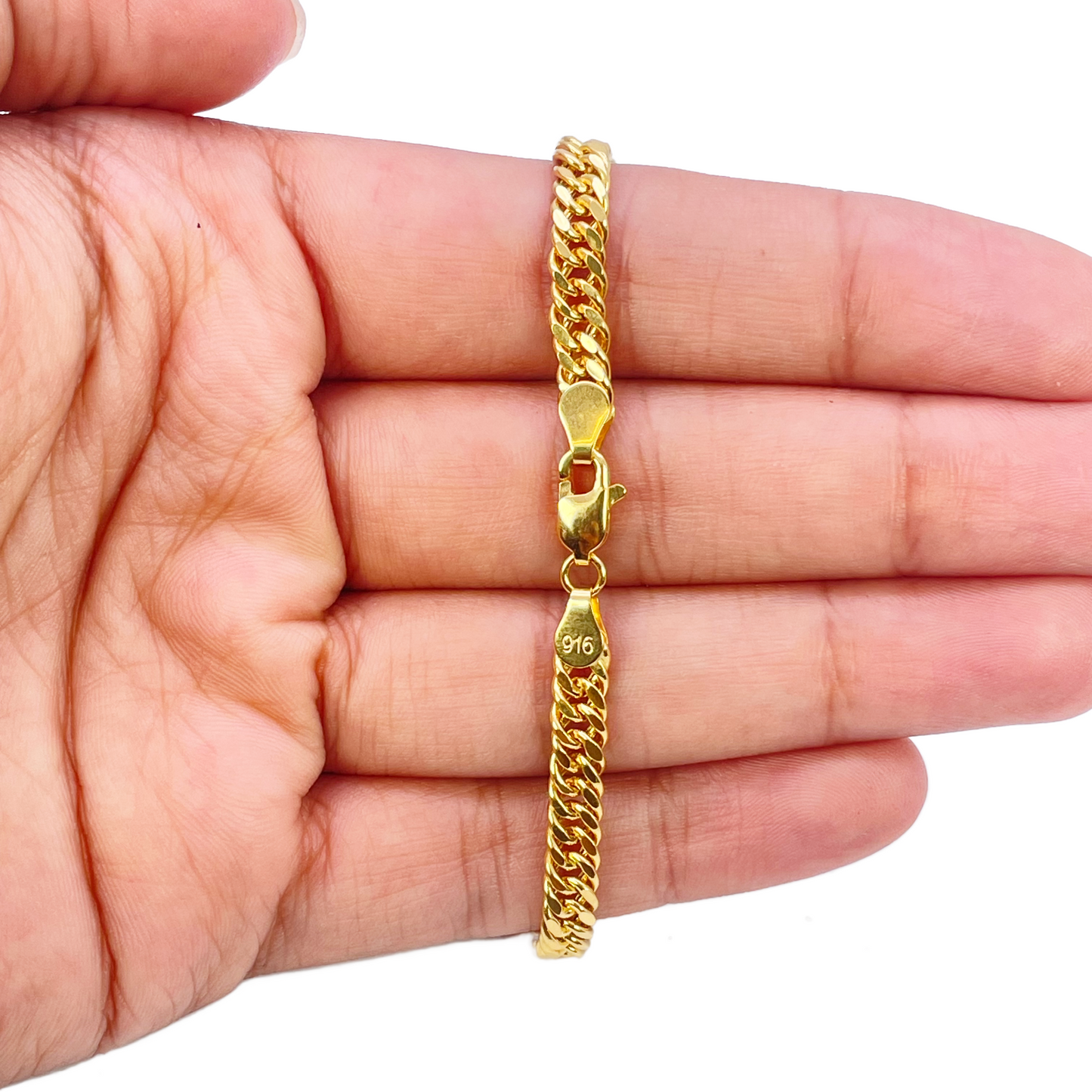 22ct Gold Curb Bracelet High Polished Lightweight 8.5 Inches 4.5mm Wide 