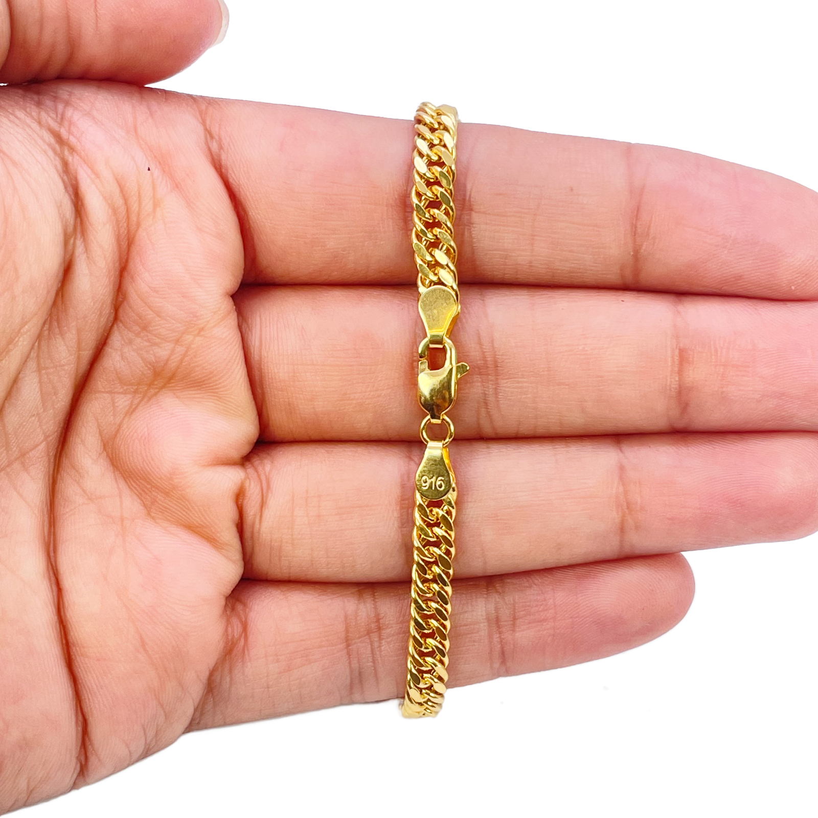 22ct Gold Curb Bracelet High Polished Lightweight 8.5 Inches 4.5mm Wide 