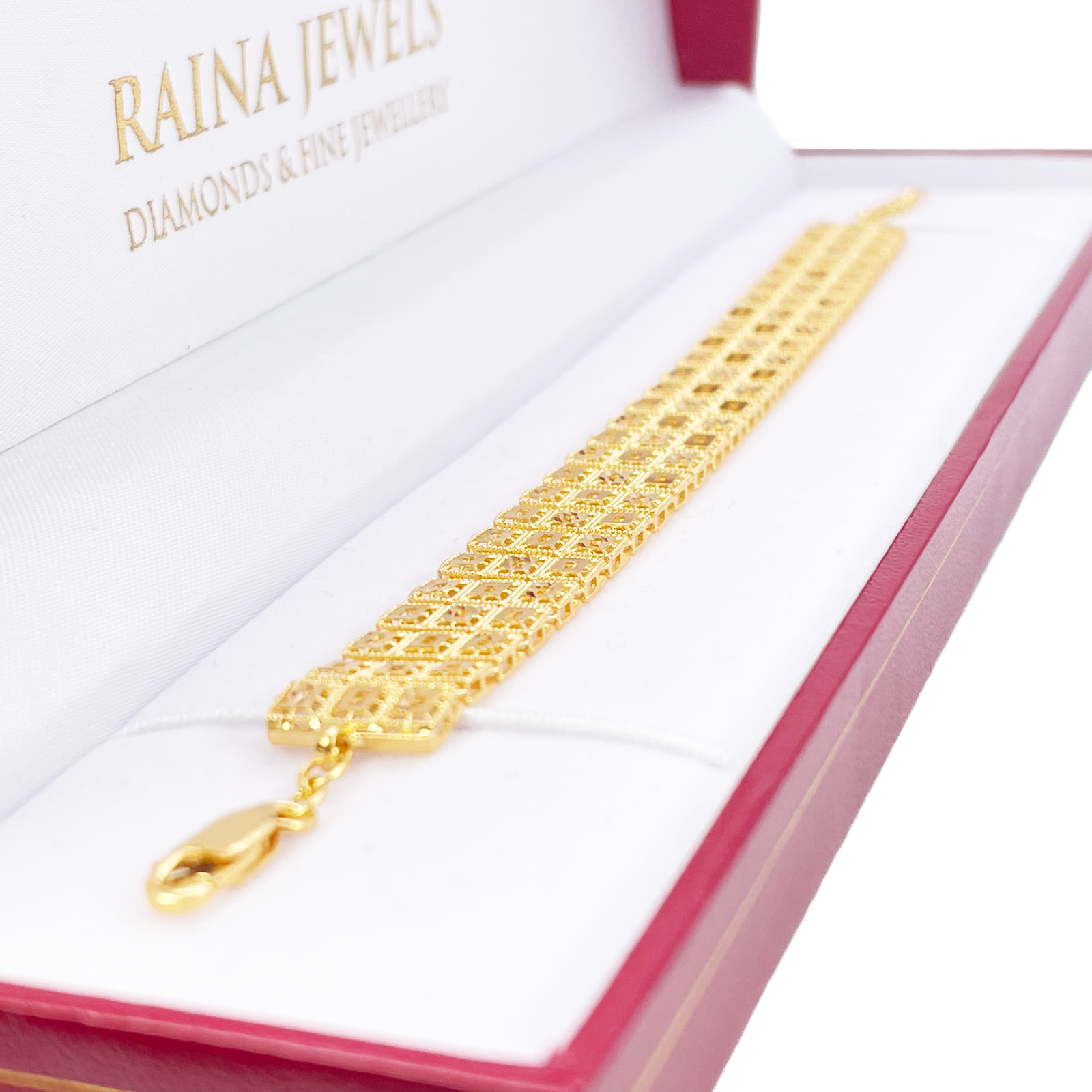 22ct Gold Milgrain Bracelet Three Row Diamond Cut Square 7.5 Inches 11.6mm Width 