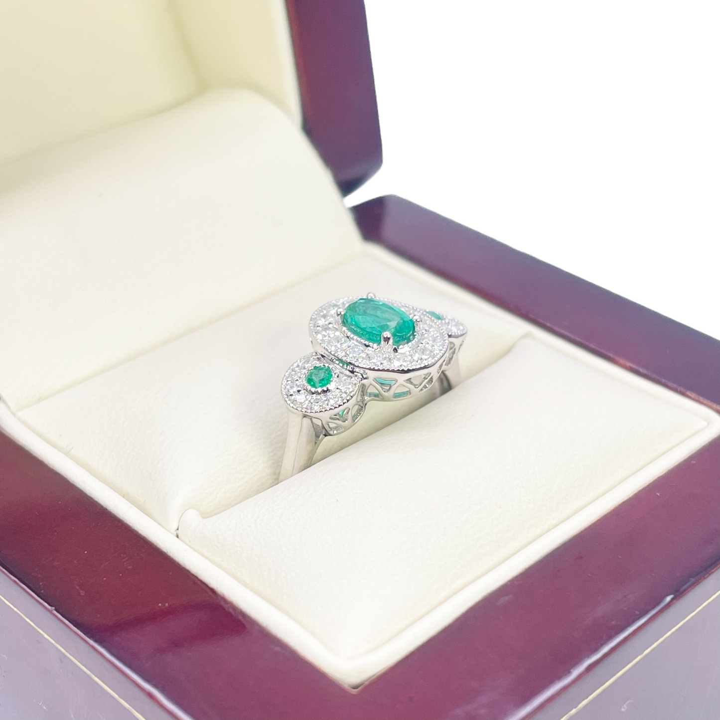 18ct Gold Natural Emerald Diamond Ring Round & Oval Cut 0.80ct  Diamond Ring