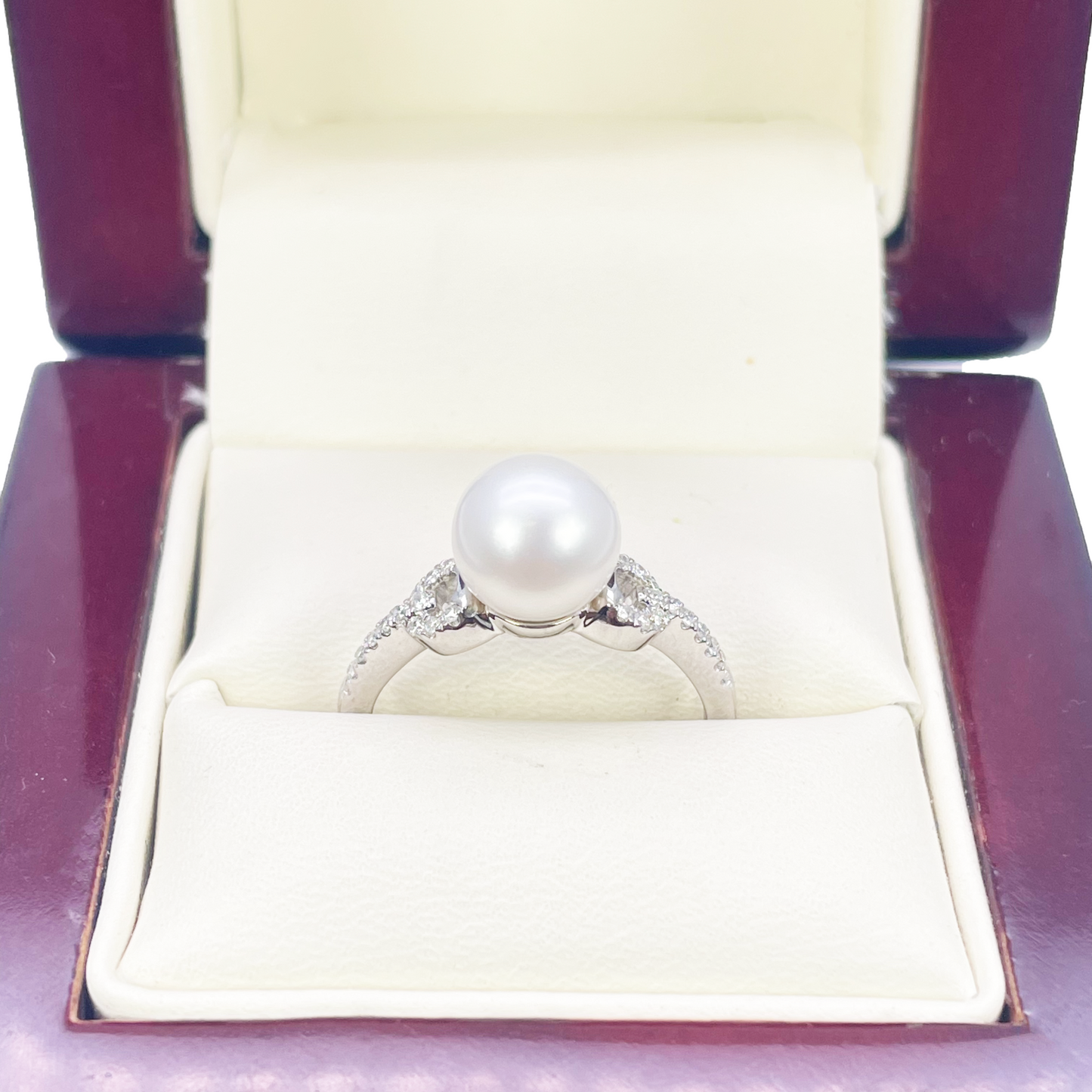 18ct Gold Freshwater Pearl Diamond Ring Natural Round 0.10ct  Diamond Ring