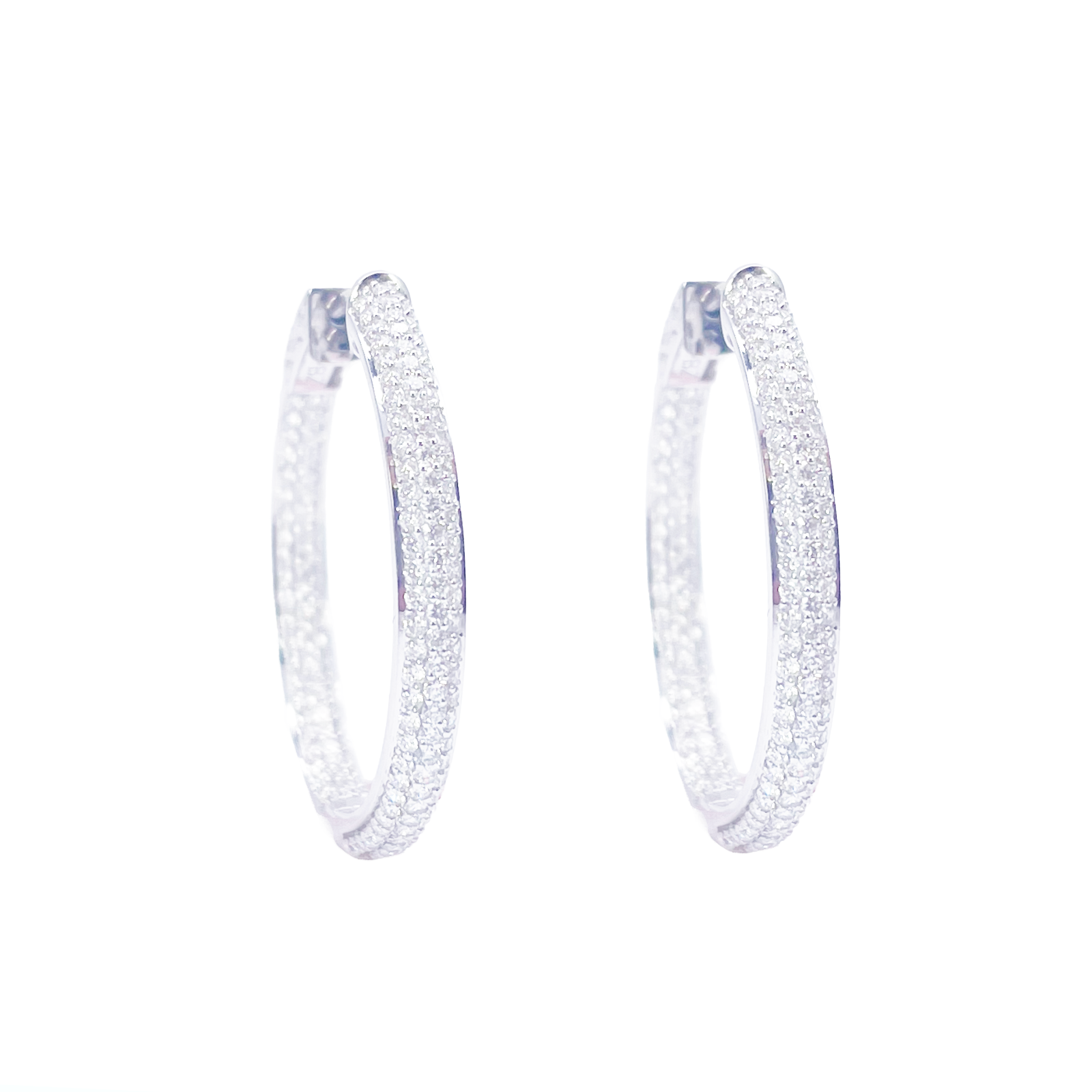 18ct Gold Diamond Hoops 1.55ct Natural Diamond Huggies Earrings 22.5mm Diameter 