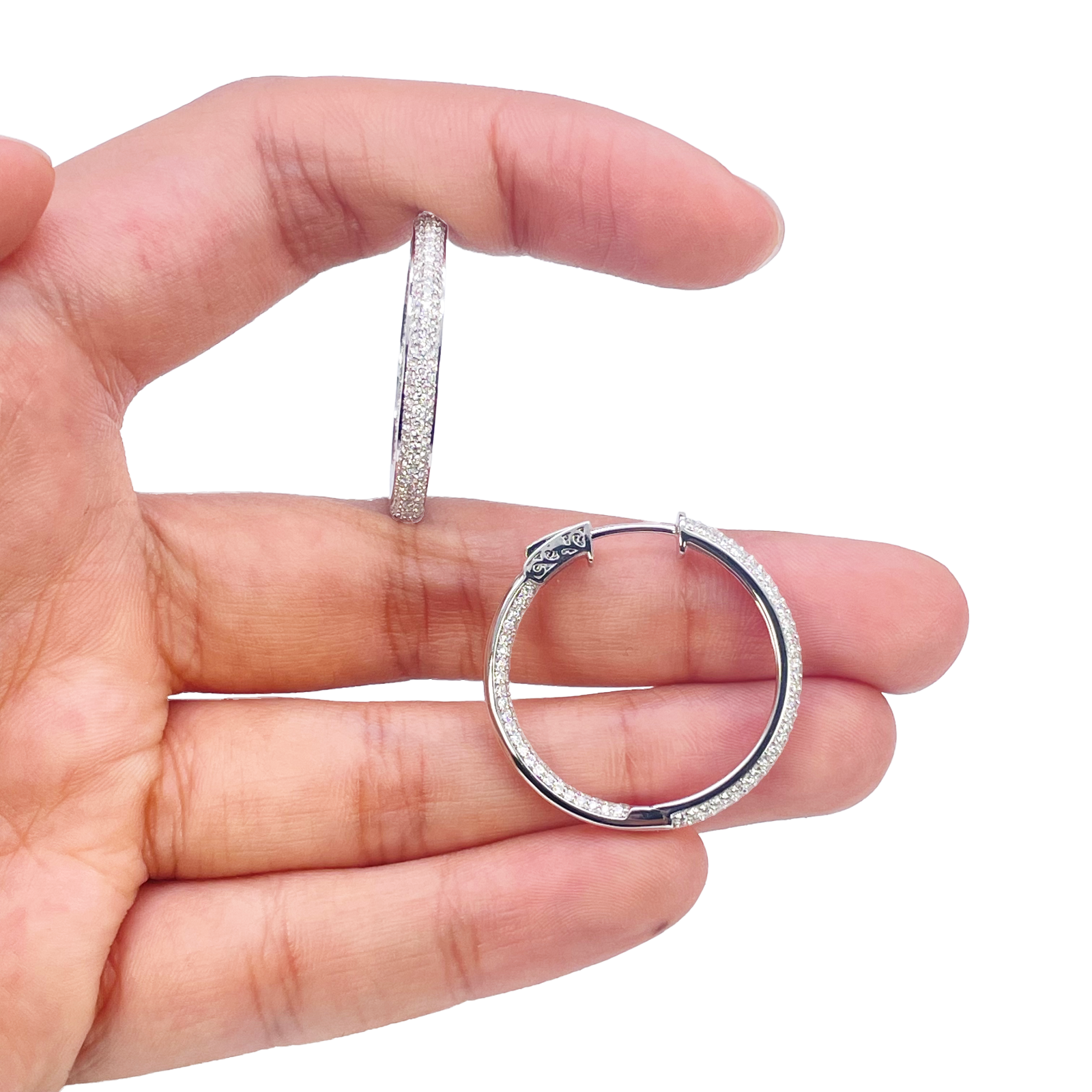 18ct Gold Diamond Hoops 1.55ct Natural Diamond Huggies Earrings 22.5mm Diameter 