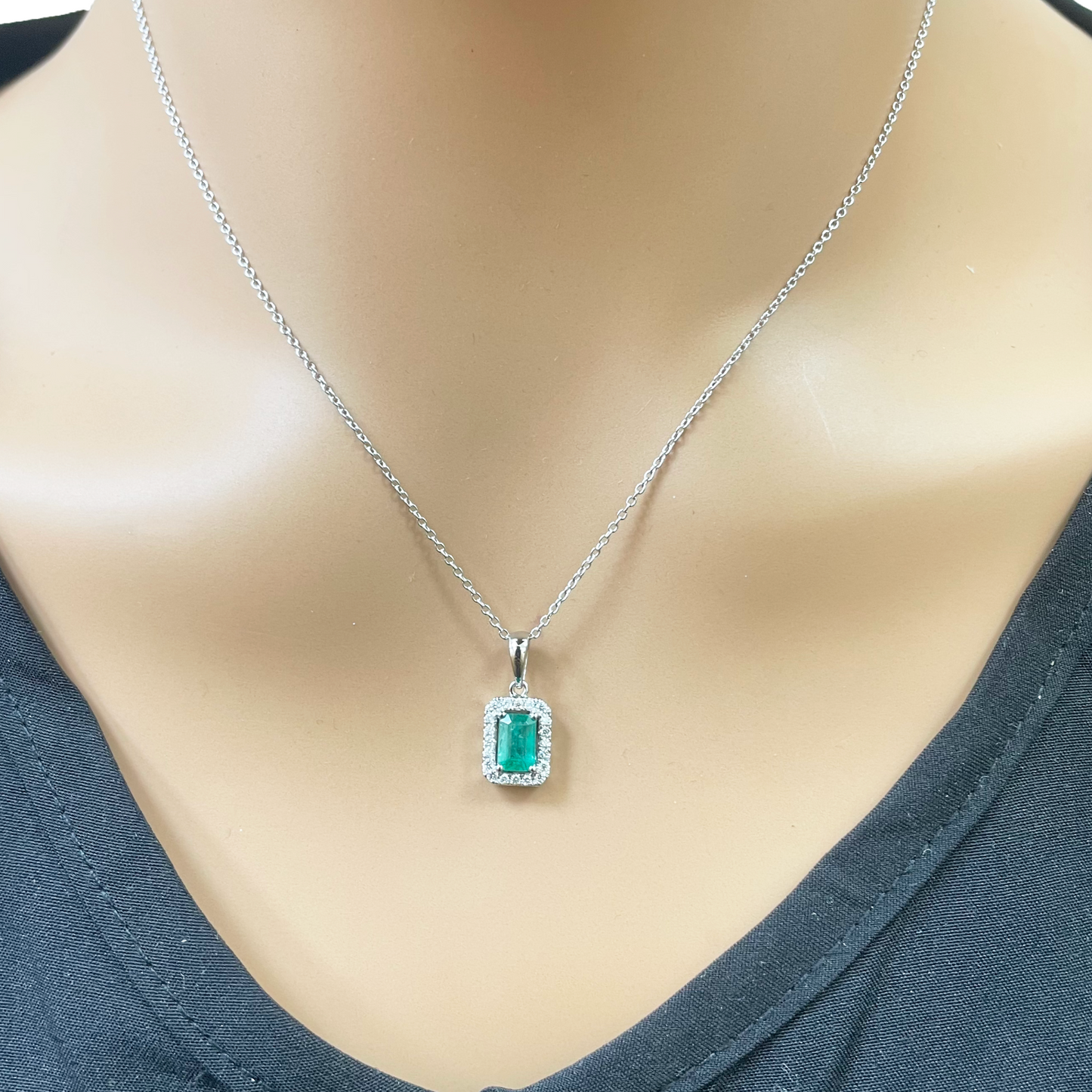 18ct Gold Natural Diamond & Emerald Round & Emerald Cut Halo Necklace 0.60ct 