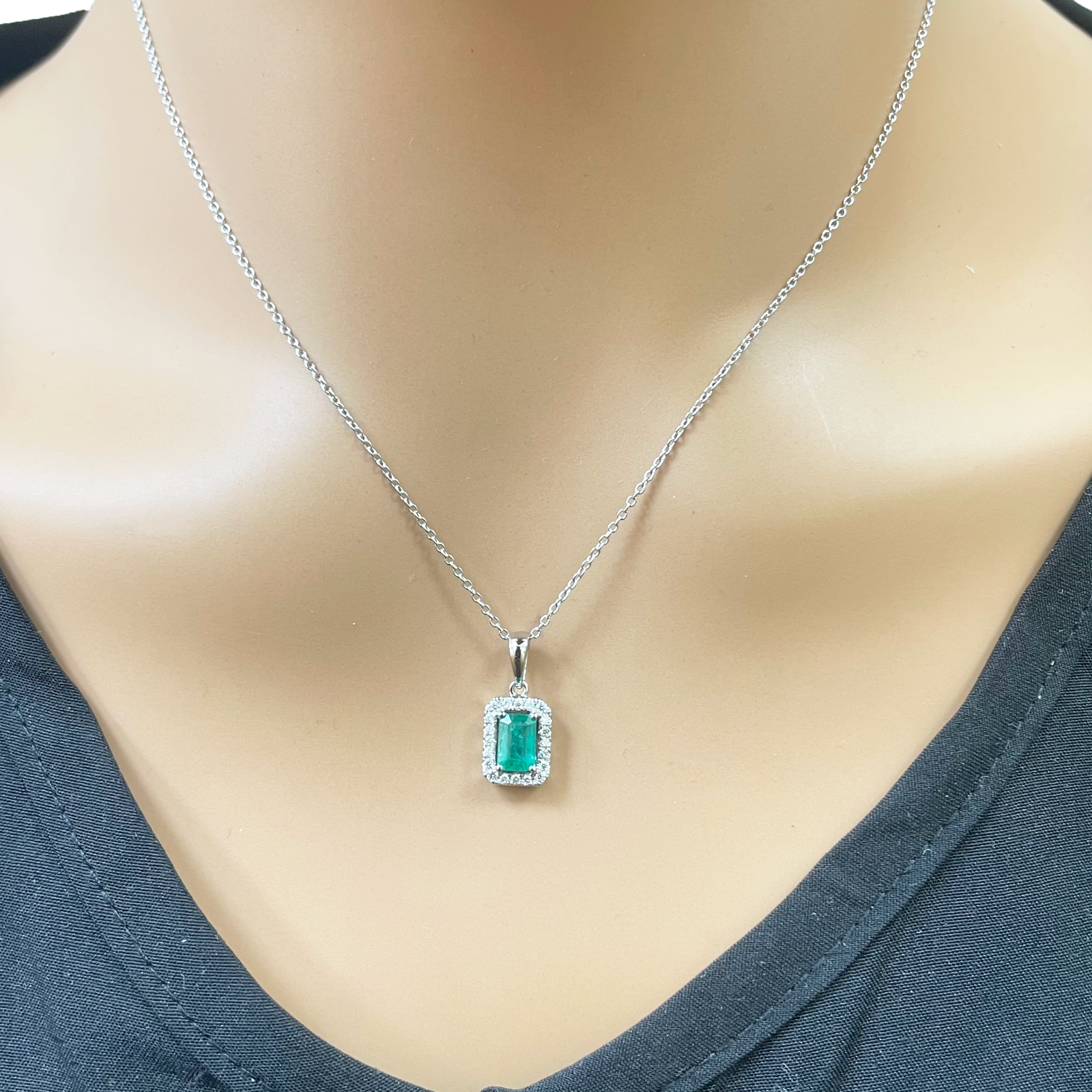 18ct Gold Natural Diamond & Emerald Round & Emerald Cut Halo Necklace 0.60ct 