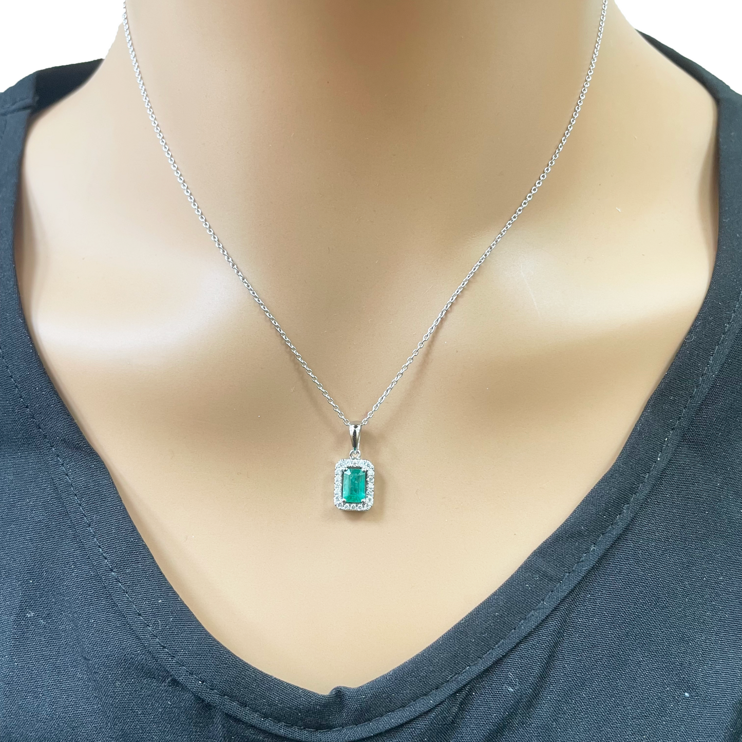 18ct Gold Natural Diamond & Emerald Round & Emerald Cut Halo Necklace 0.60ct 