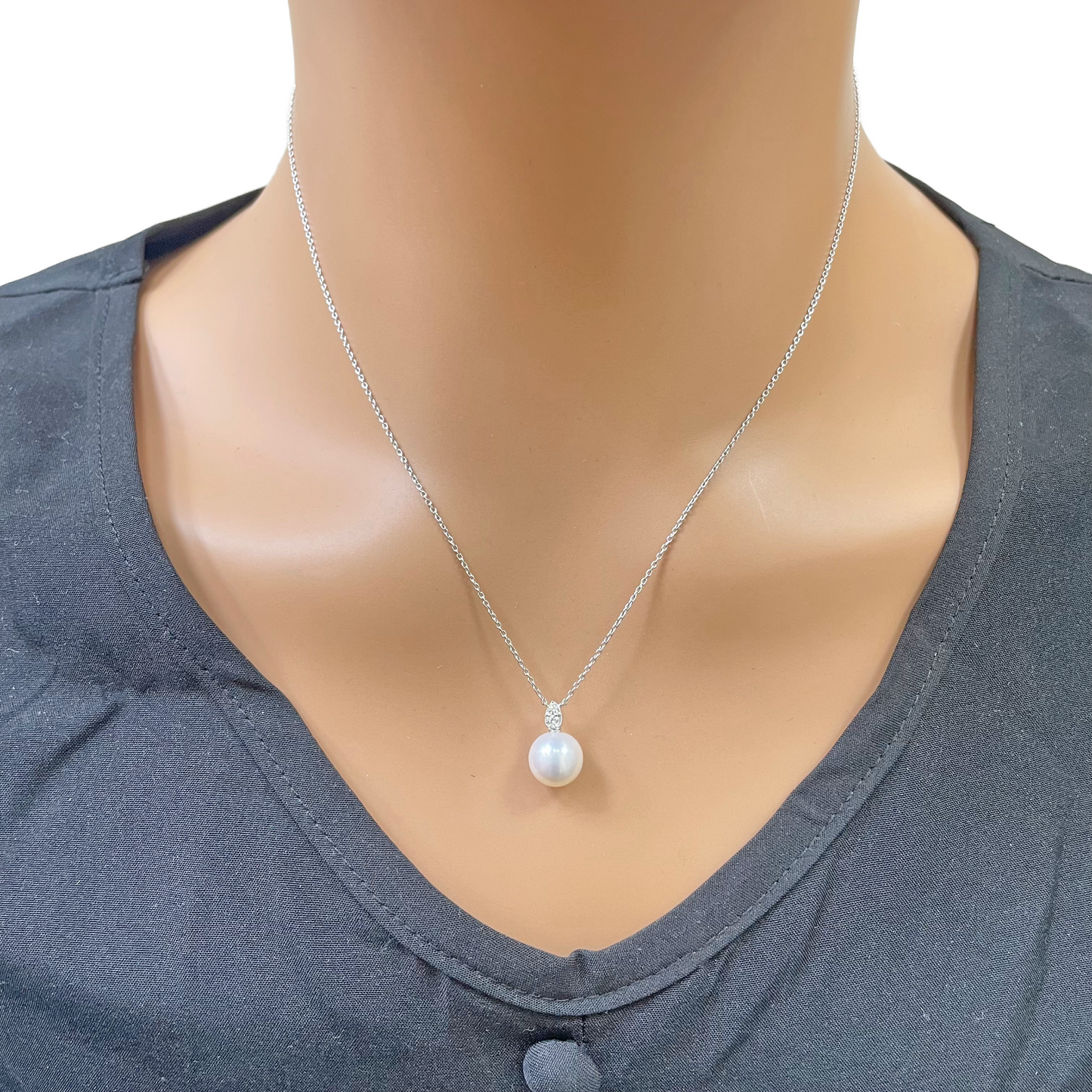 18ct Gold Natural Freshwater Pearl & Diamond Pendant Necklace 0.05ct 17 Inches 