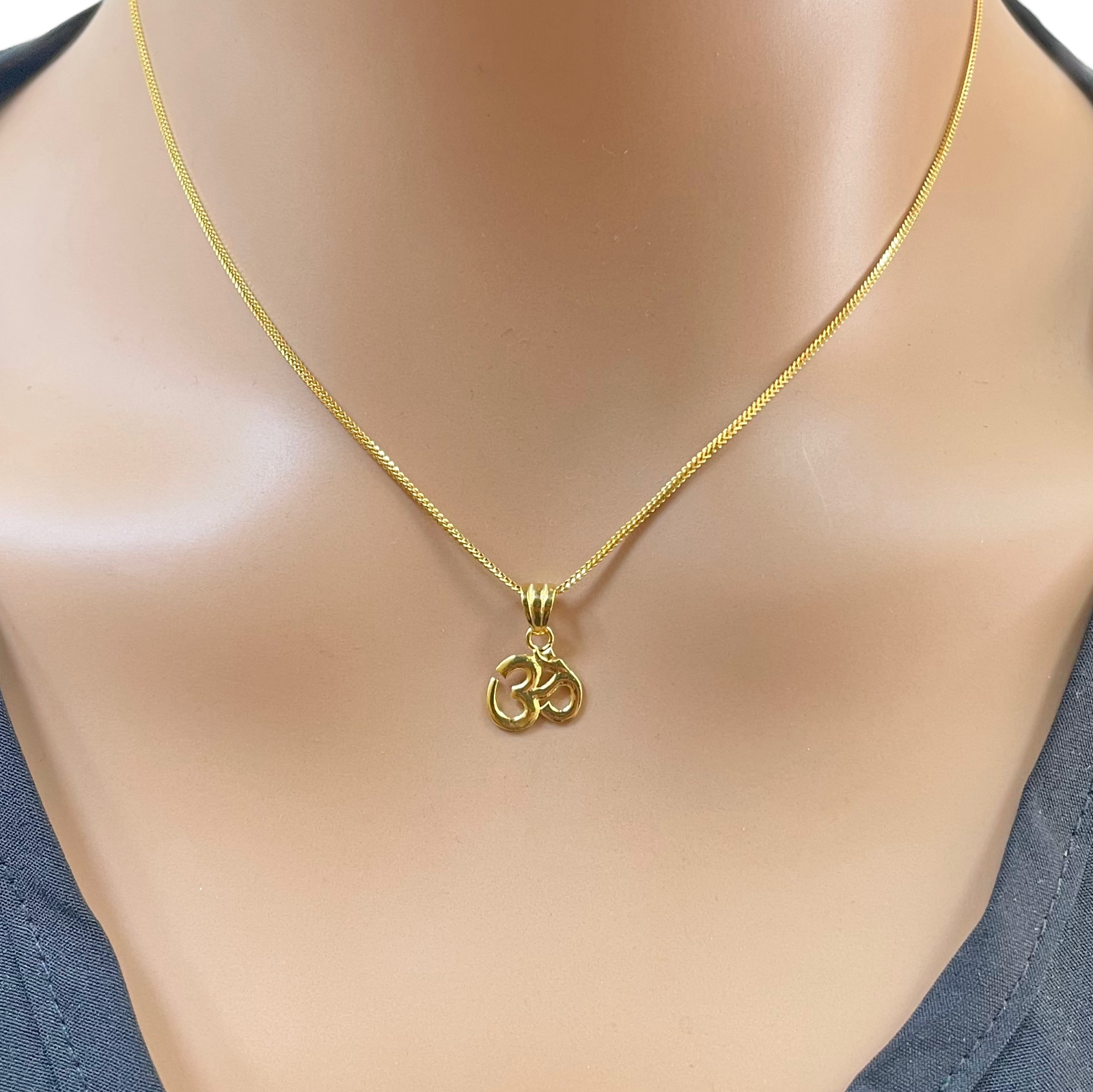 22ct Gold Classic Om Pendant High Polished Small 14x9.4mm 