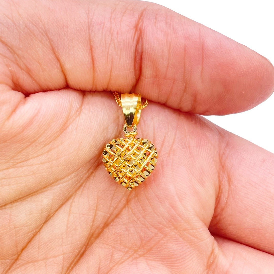 22ct Gold Heart Pendant Diamond Cut Mesh High Polished 18 mm Length
