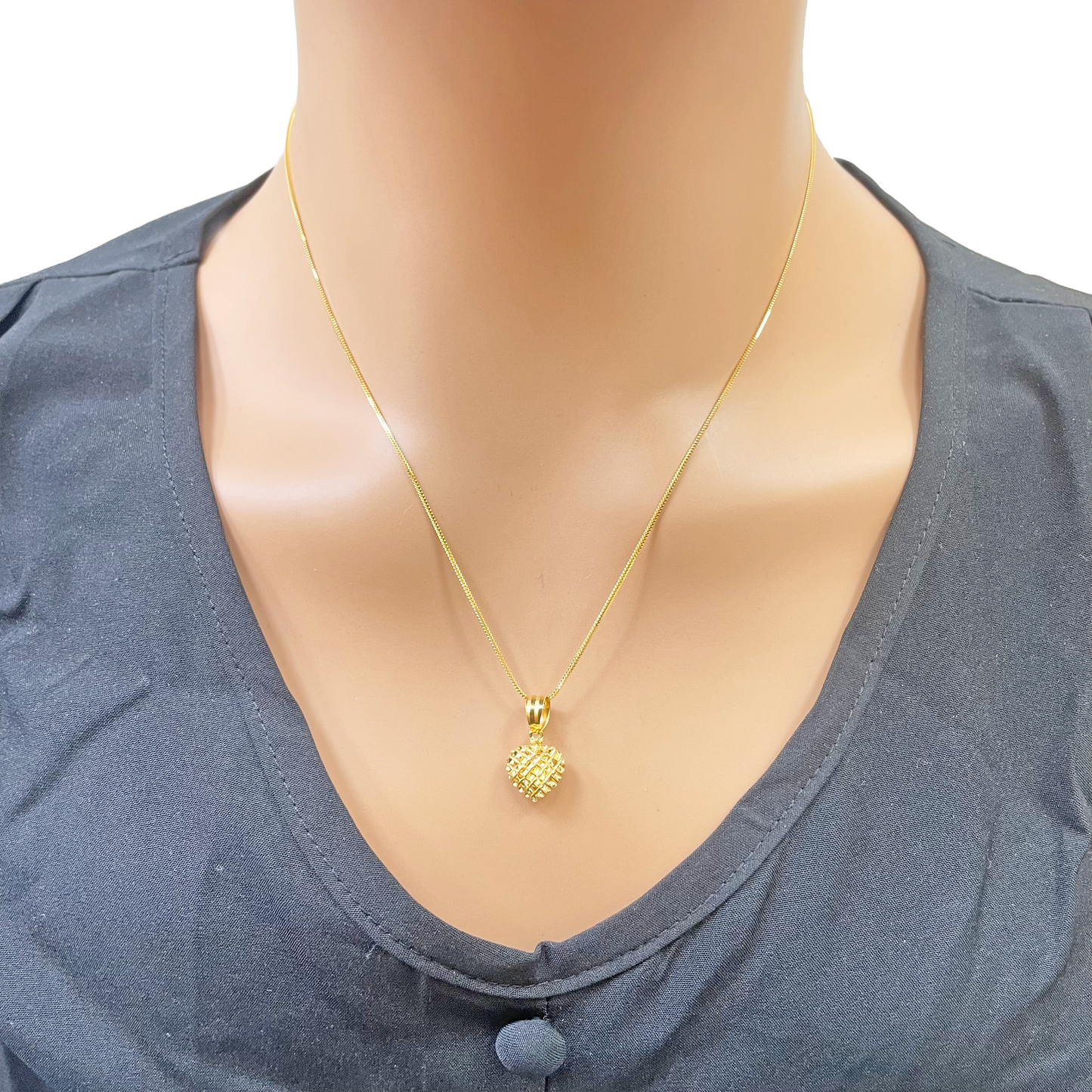 22ct Gold Heart Pendant Diamond Cut Mesh High Polished 18 mm Length 