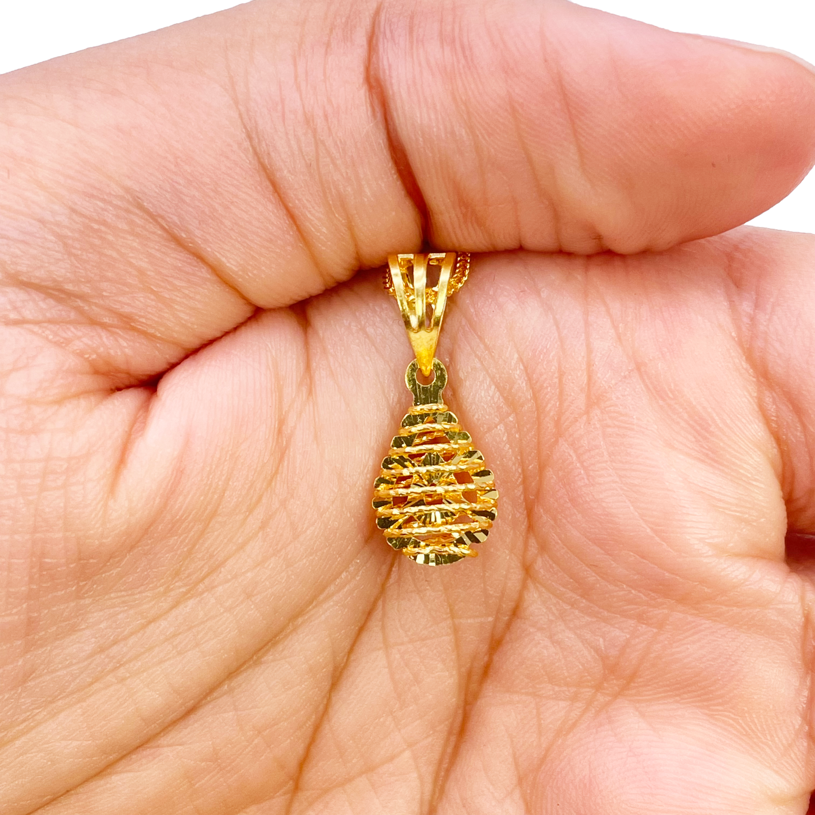 22ct Gold Pear Shaped Pendant Diamond Cut Mesh High Polished 20 mm Length 