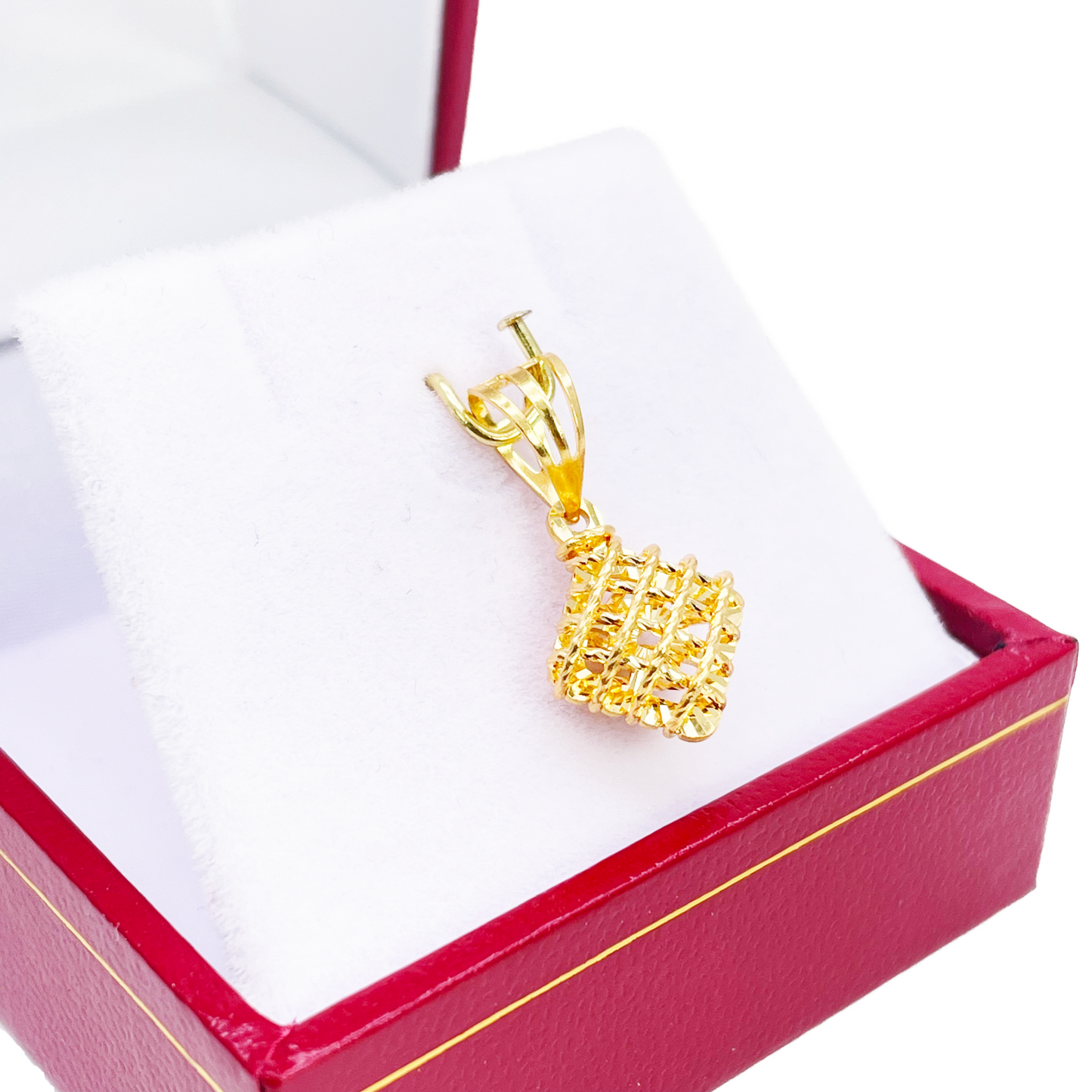 22ct Gold Rhombus Shaped Pendant Diamond Cut Mesh High Polished 20mm Length 