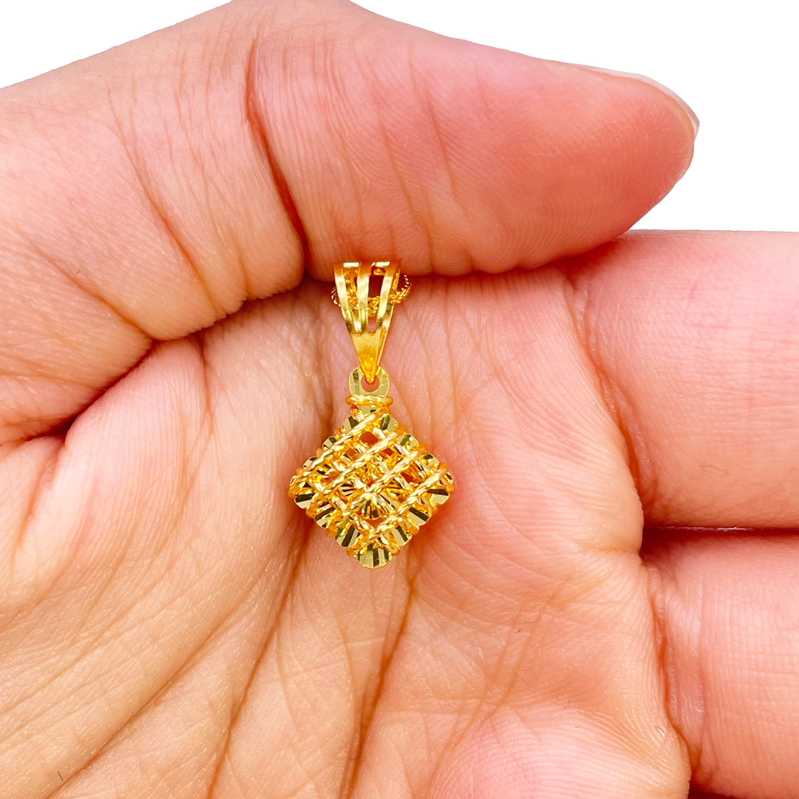 22ct Gold Rhombus Shaped Pendant Diamond Cut Mesh High Polished 20mm Length 