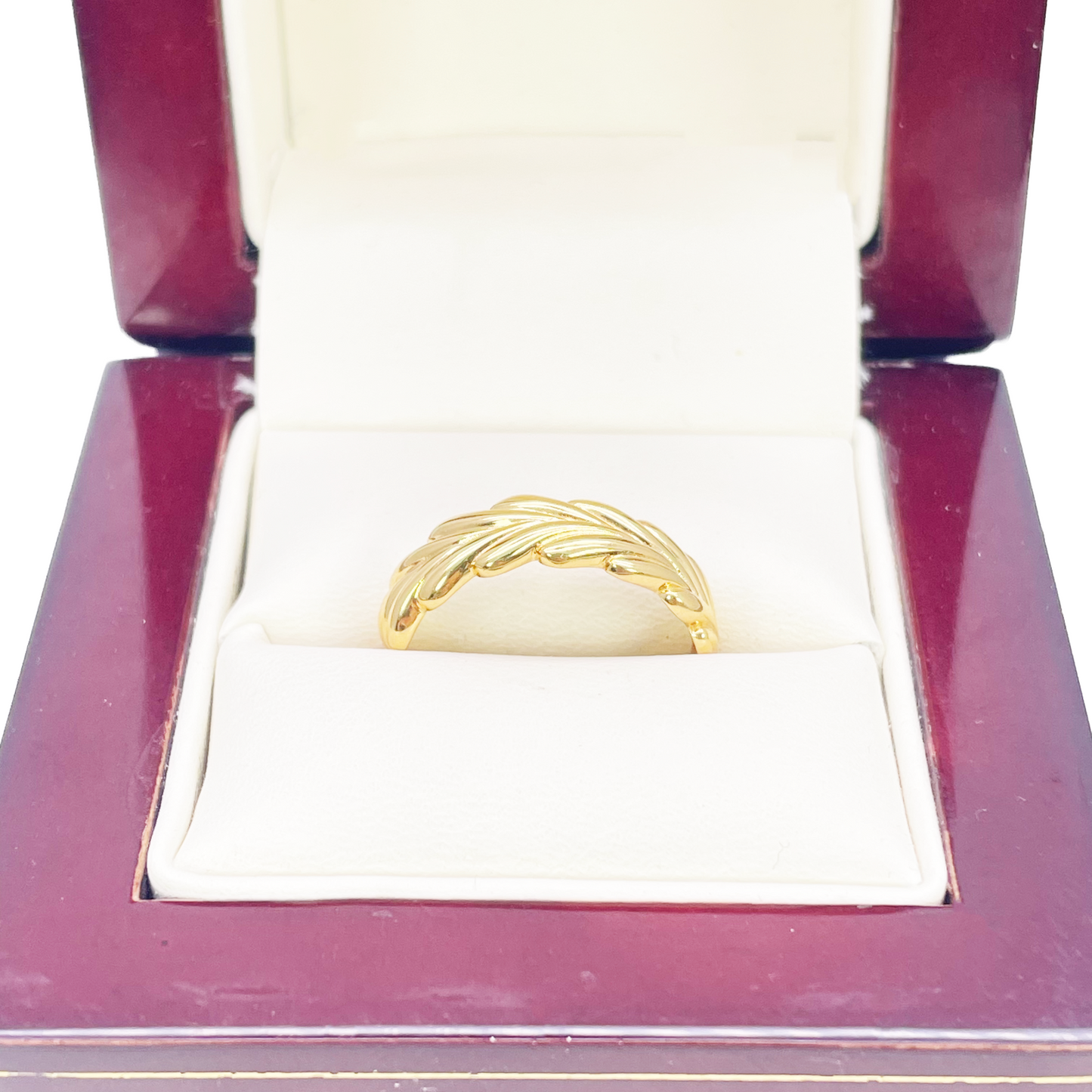 22ct Gold Leaf Ring High Polished Floral Design 5.7 mm Width Size M 