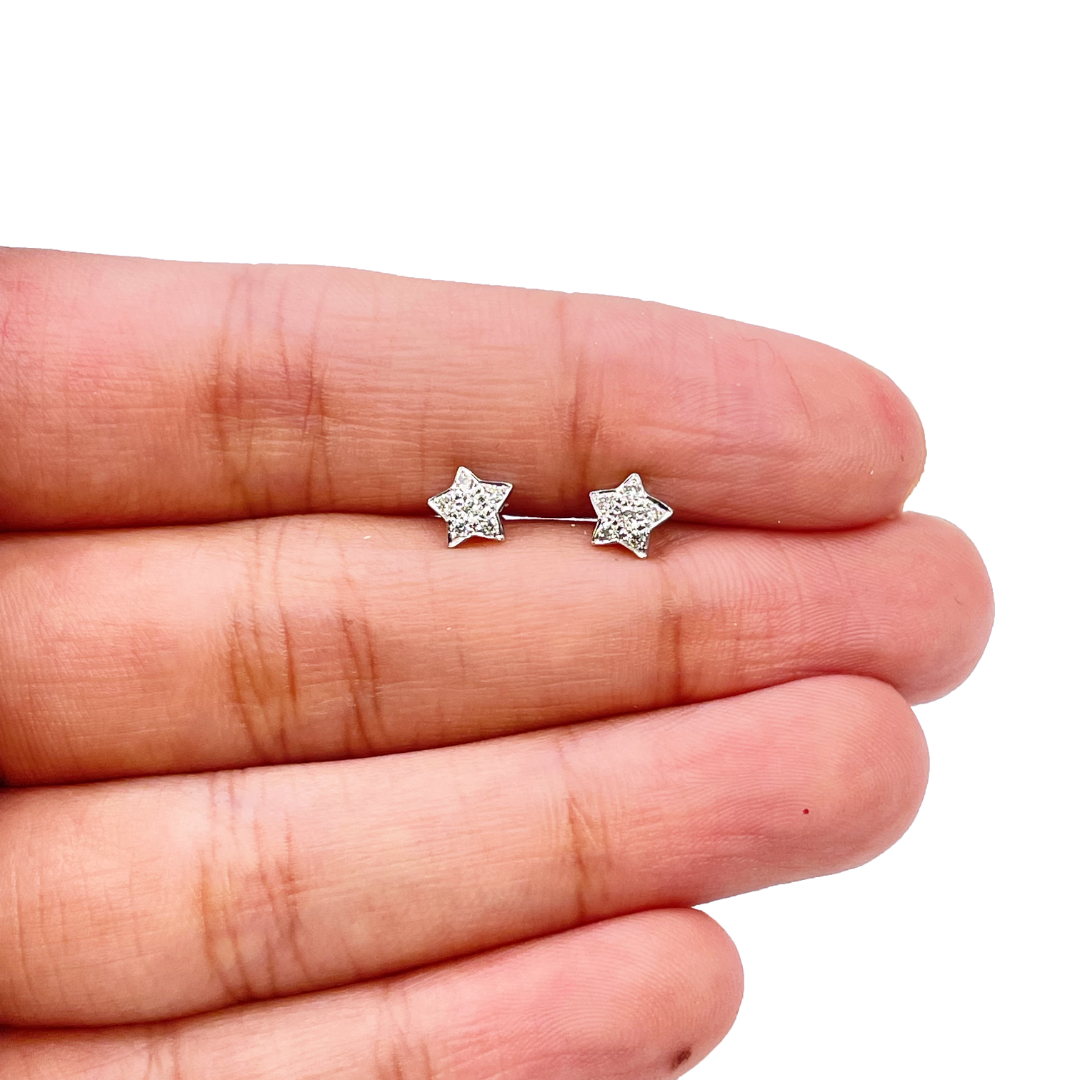 18ct Yellow gold with Round Diamonds Star Stud Earrings claw set 0.10cts