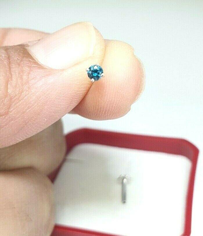 Blue Diamond Nose Stud / Nose Pin White / Rose Gold 18ct 0.08 cts Screw Back